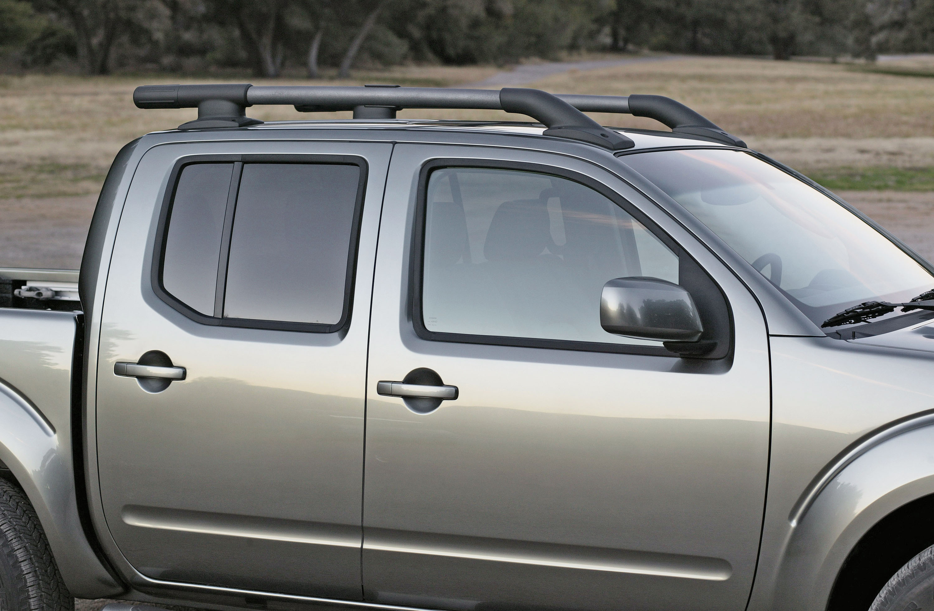 Nissan Frontier Crew Cab photo #10