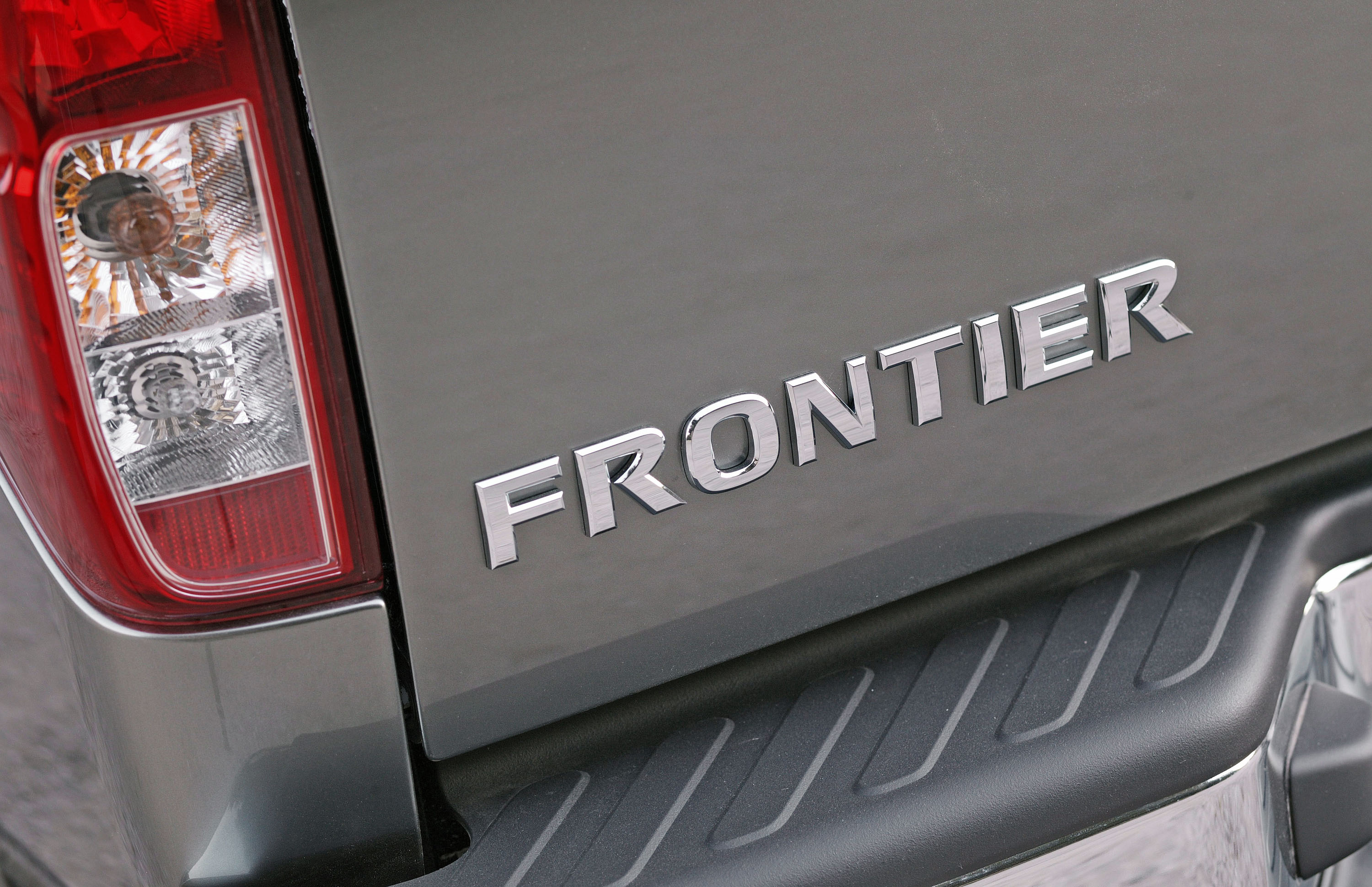 Nissan Frontier Crew Cab photo #13