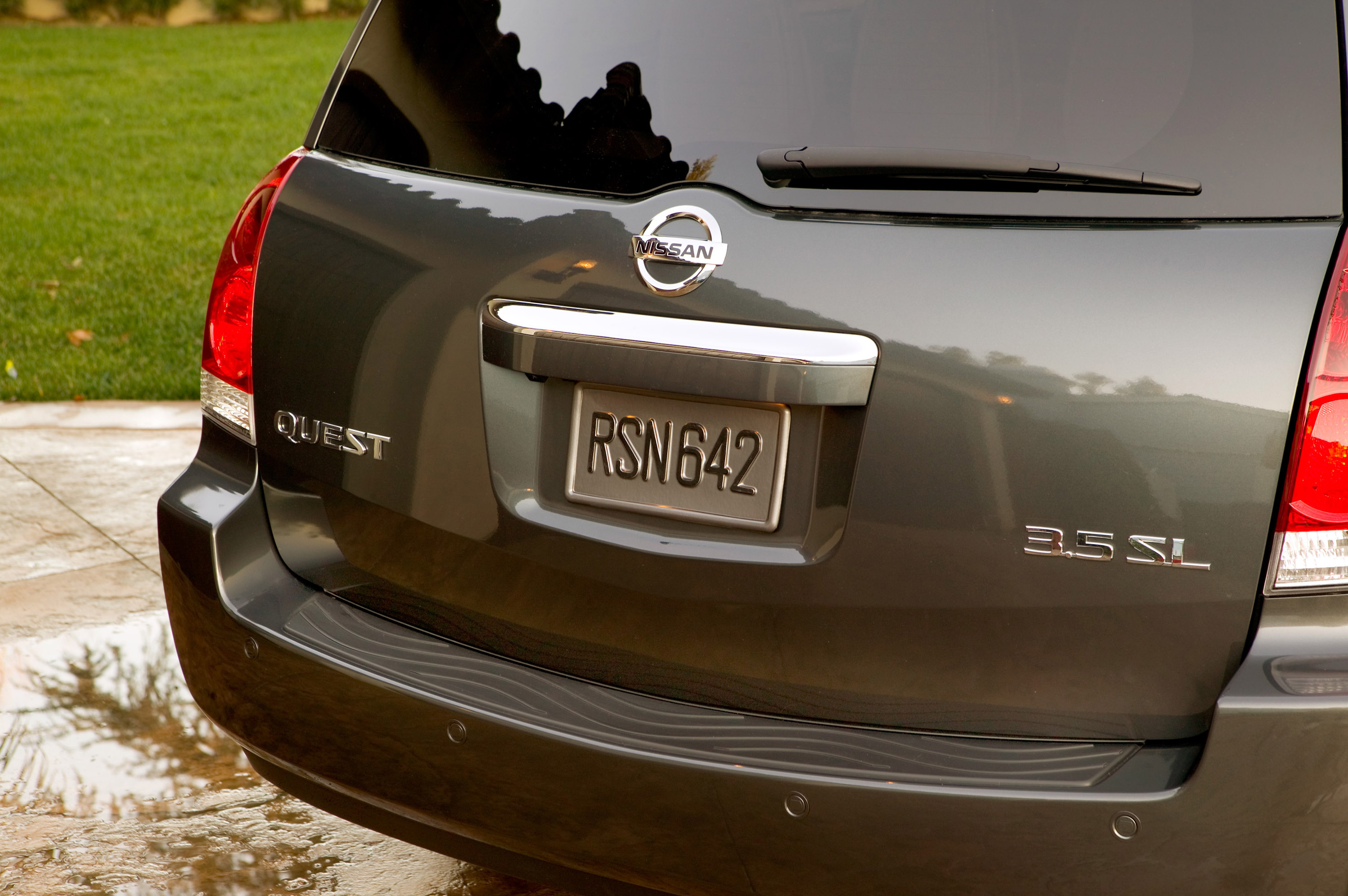 Nissan Quest photo #15