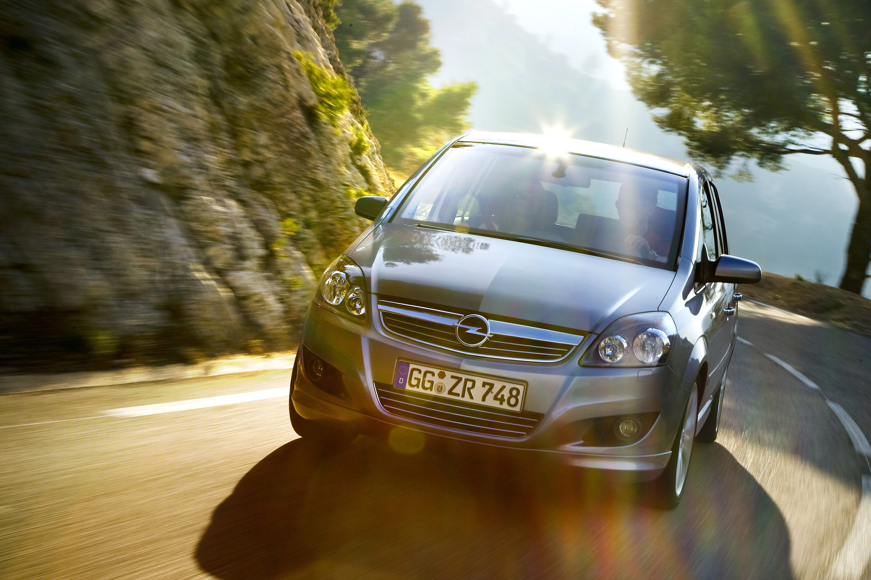 Opel Zafira photo #17