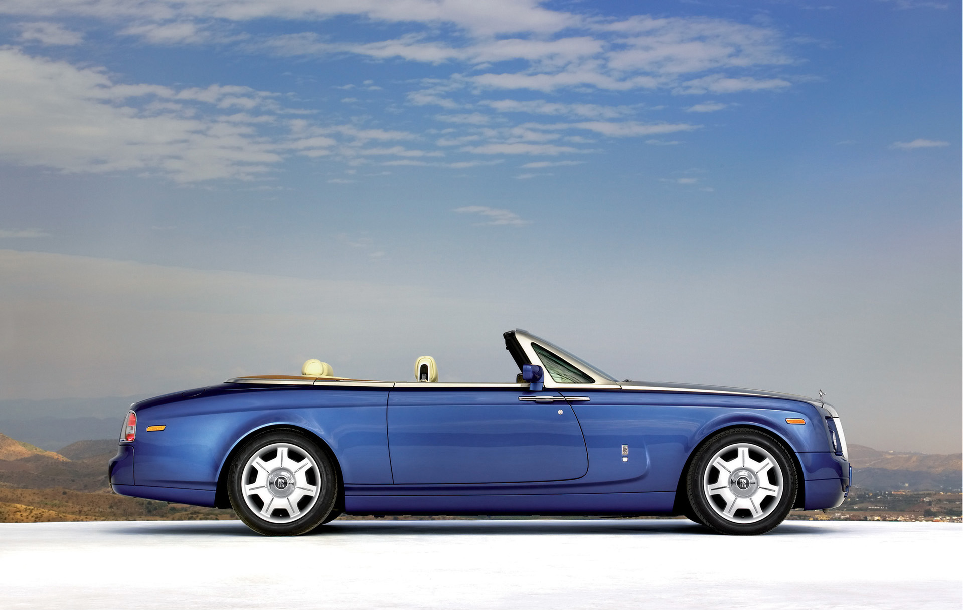 Rolls-Royce Phantom Drophead Coupe photo #3