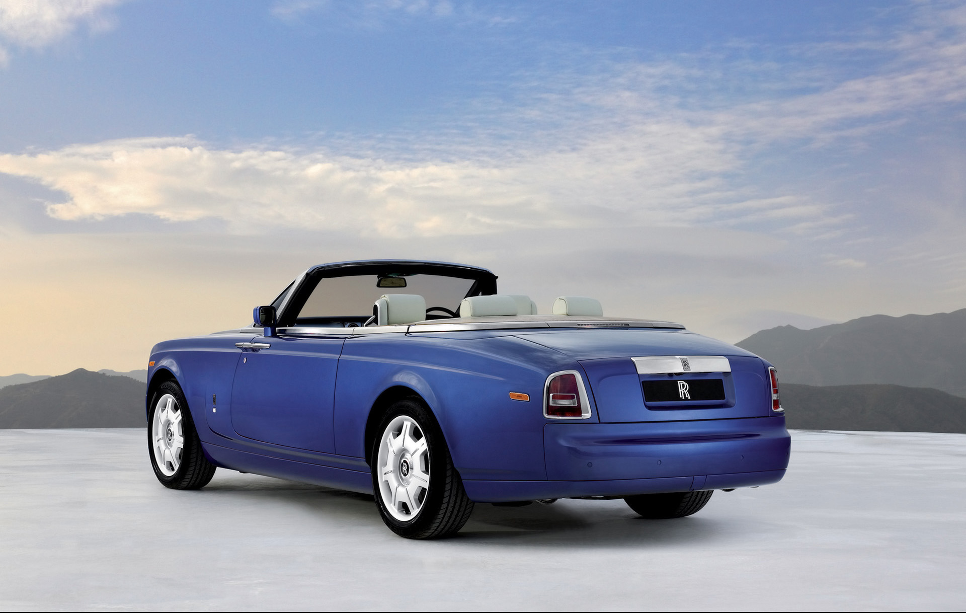 Rolls-Royce Phantom Drophead Coupe photo #15