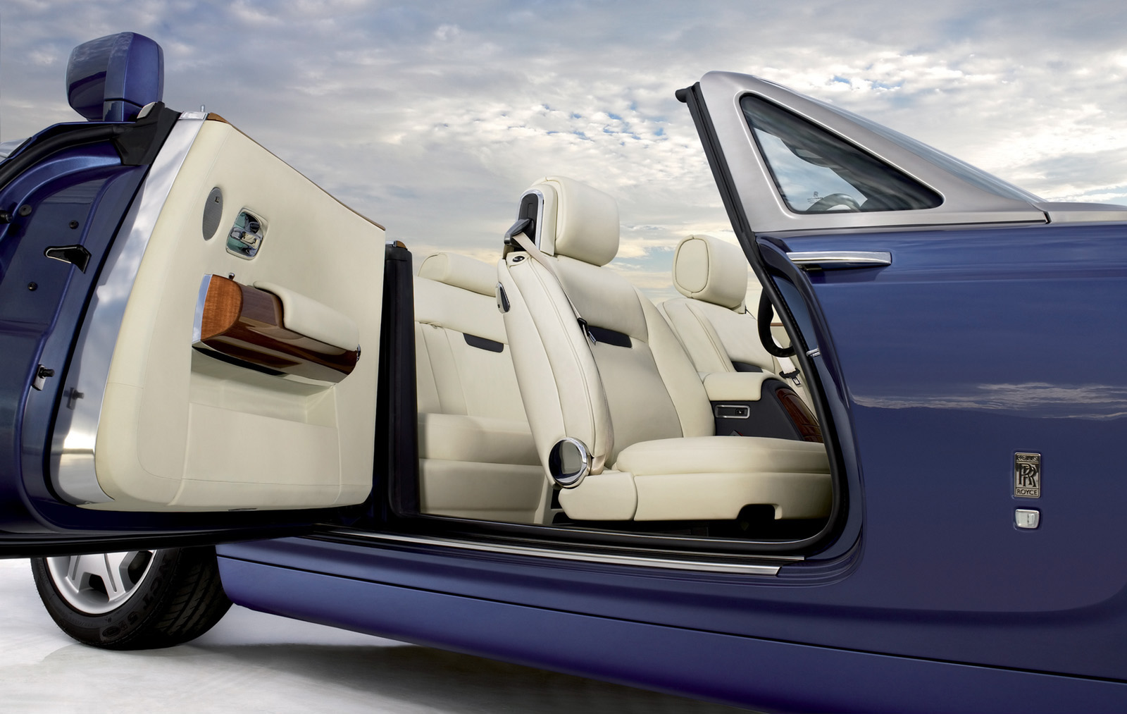 Rolls-Royce Phantom Drophead Coupe photo #16