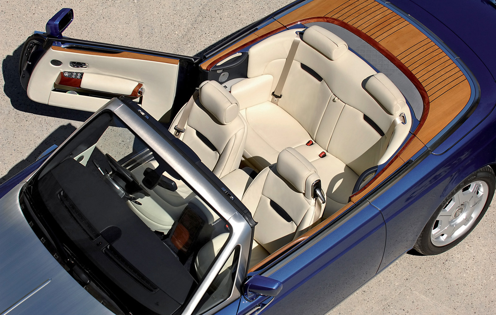 Rolls-Royce Phantom Drophead Coupe photo #17