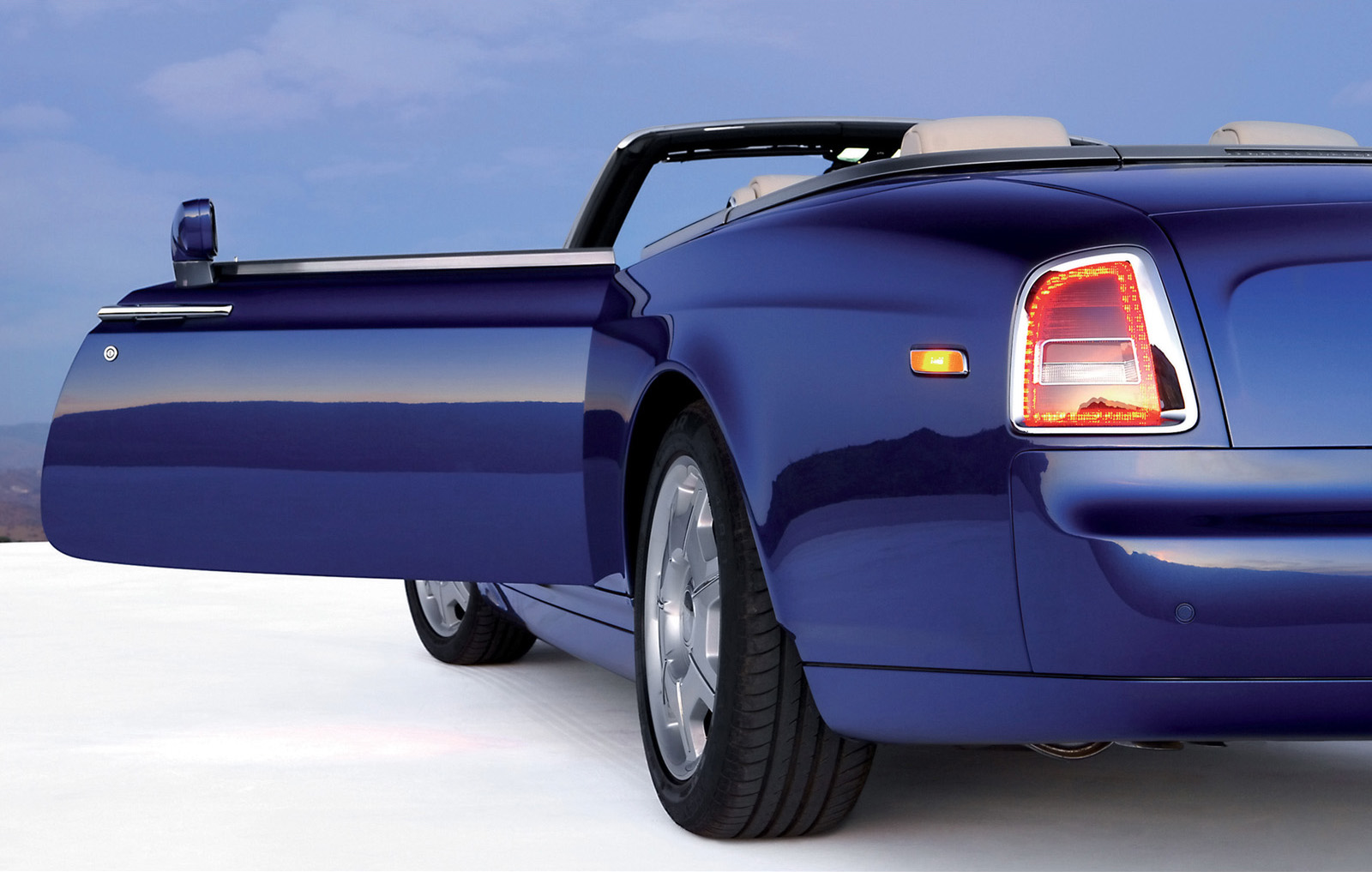 Rolls-Royce Phantom Drophead Coupe photo #24