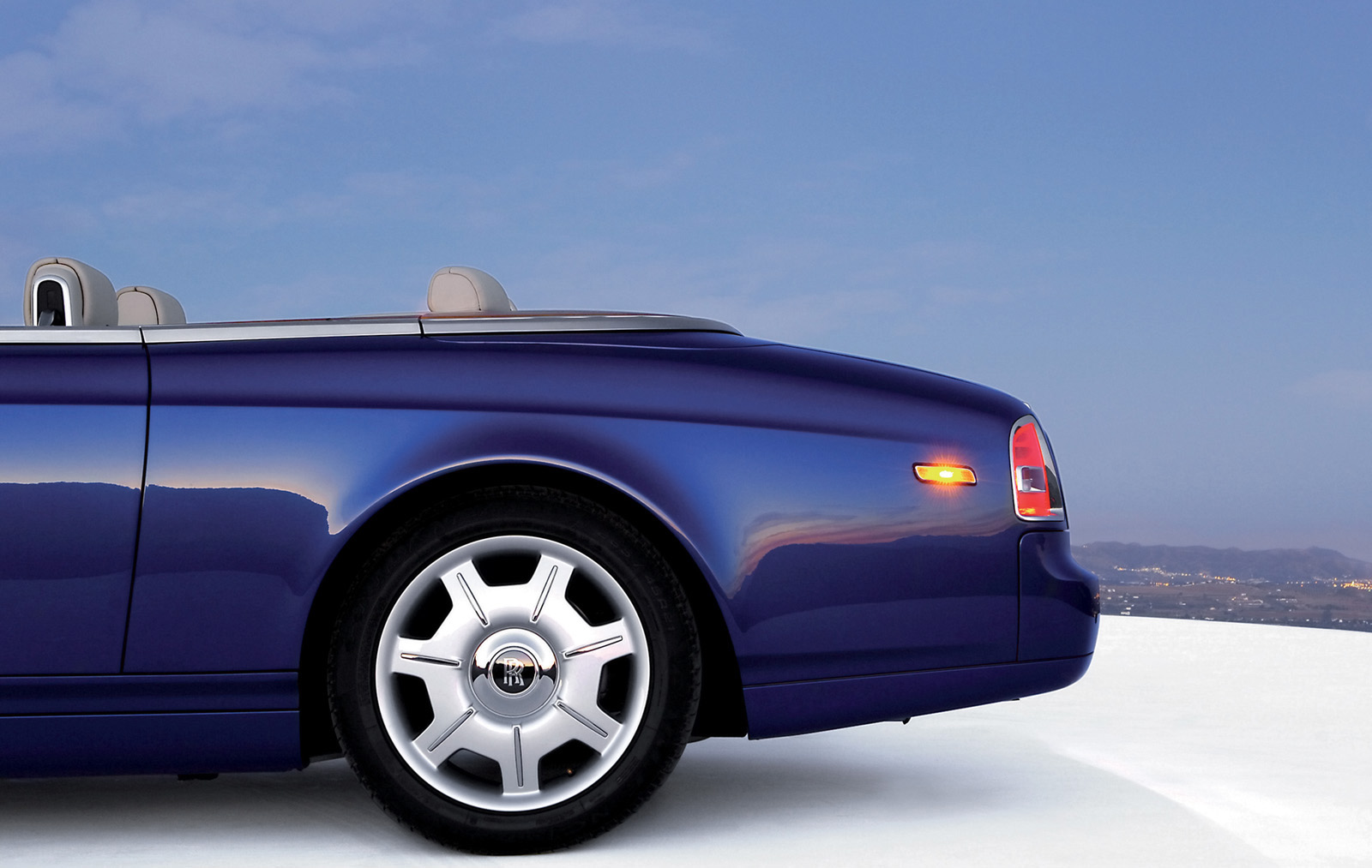 Rolls-Royce Phantom Drophead Coupe photo #25