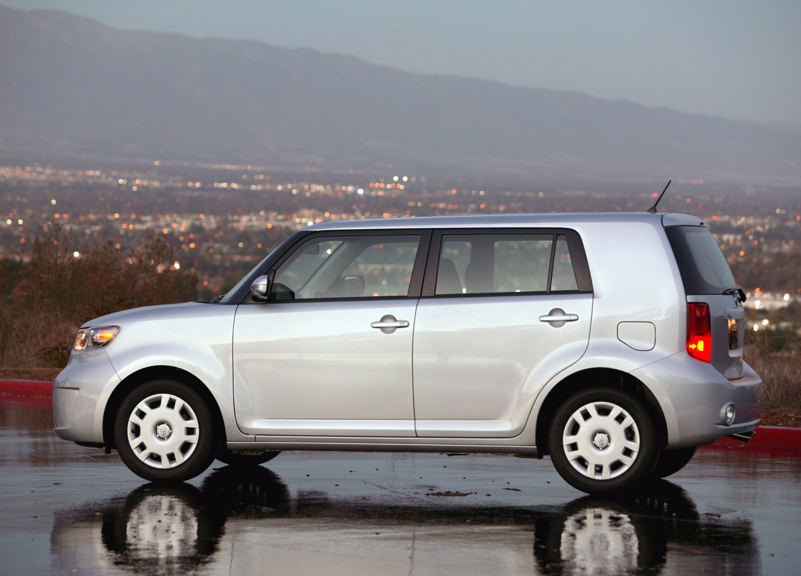Scion xB photo #26