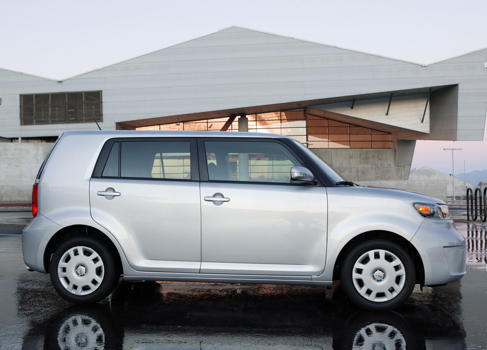 Scion xB photo #32