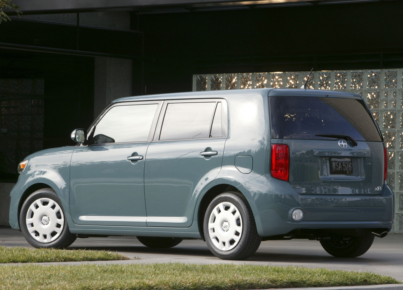 Scion xB photo #47