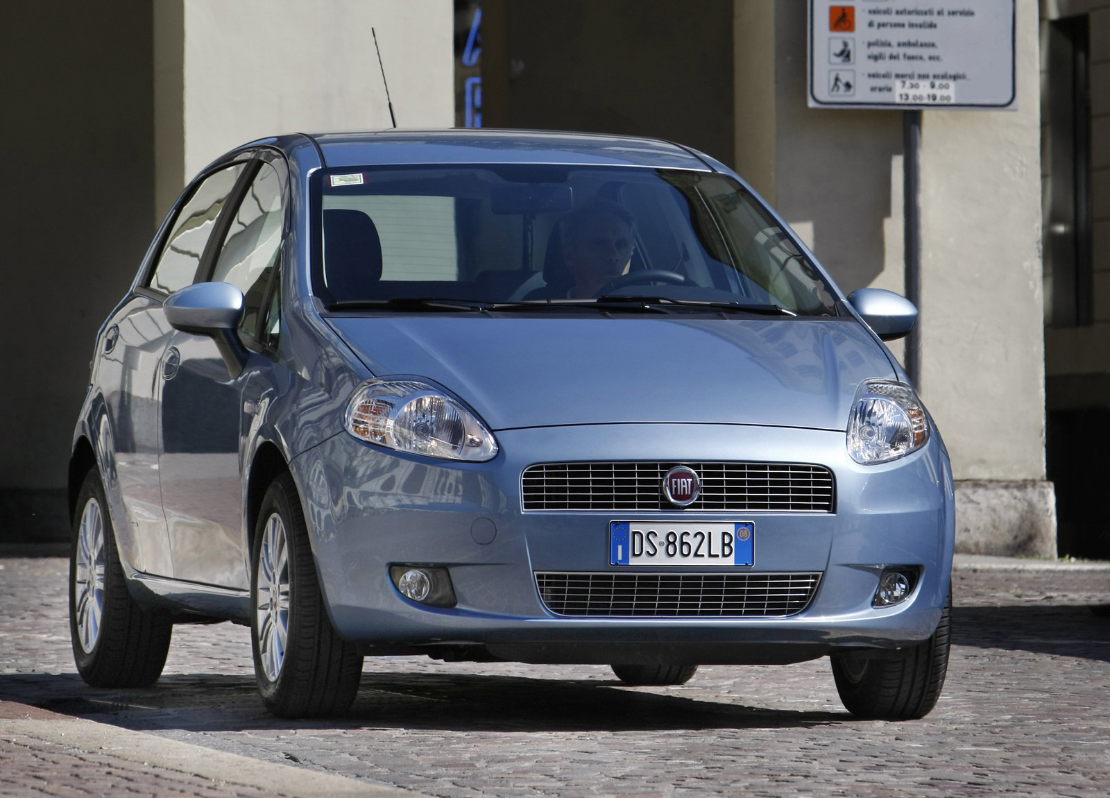 Fiat Grande Punto Natural Power photo #2