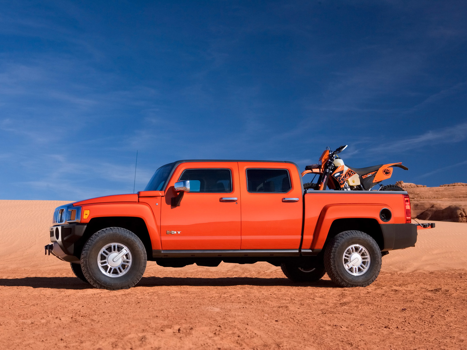 Hummer H3T Alpha photo #10