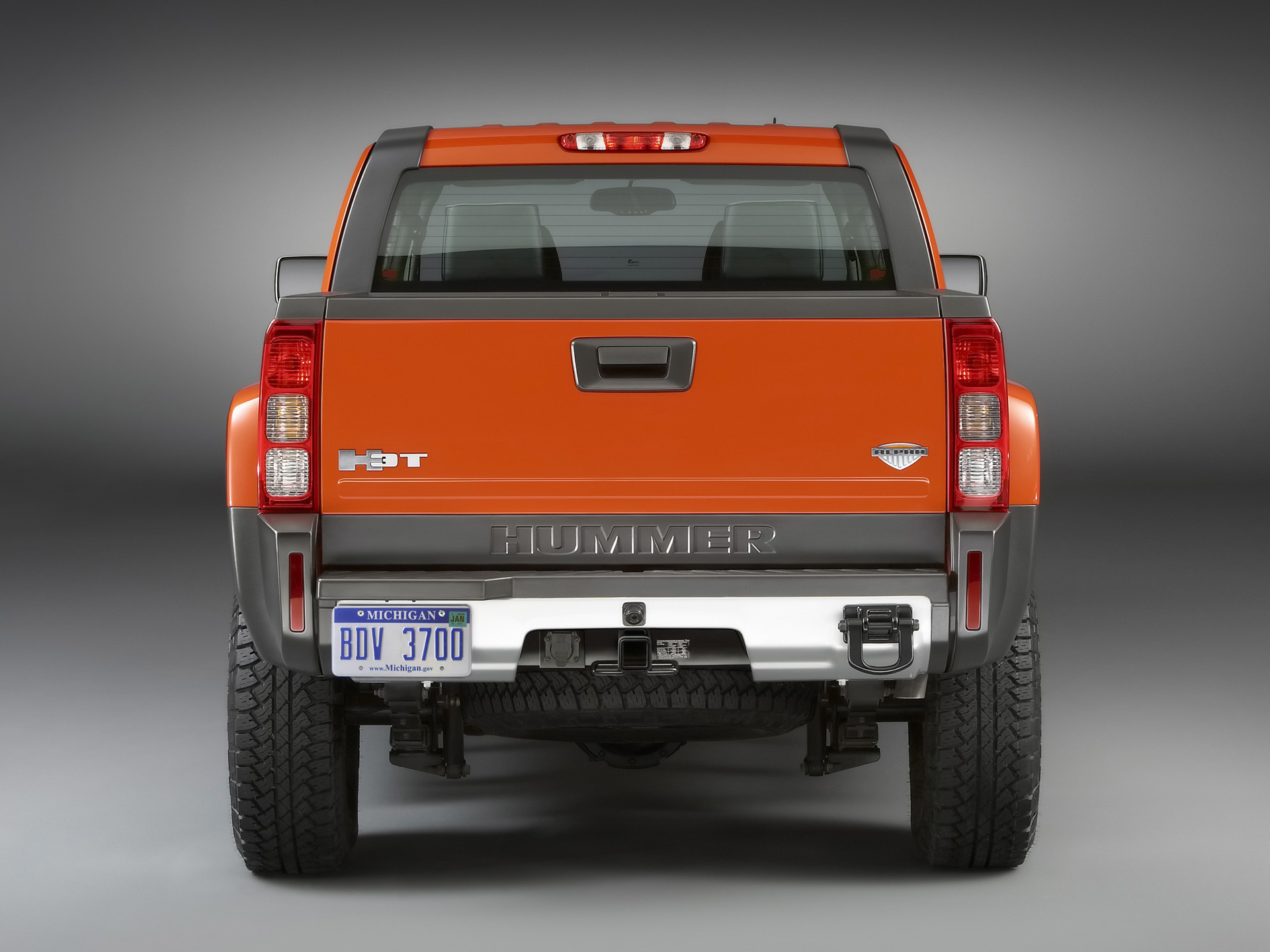 Hummer H3T Alpha photo #15
