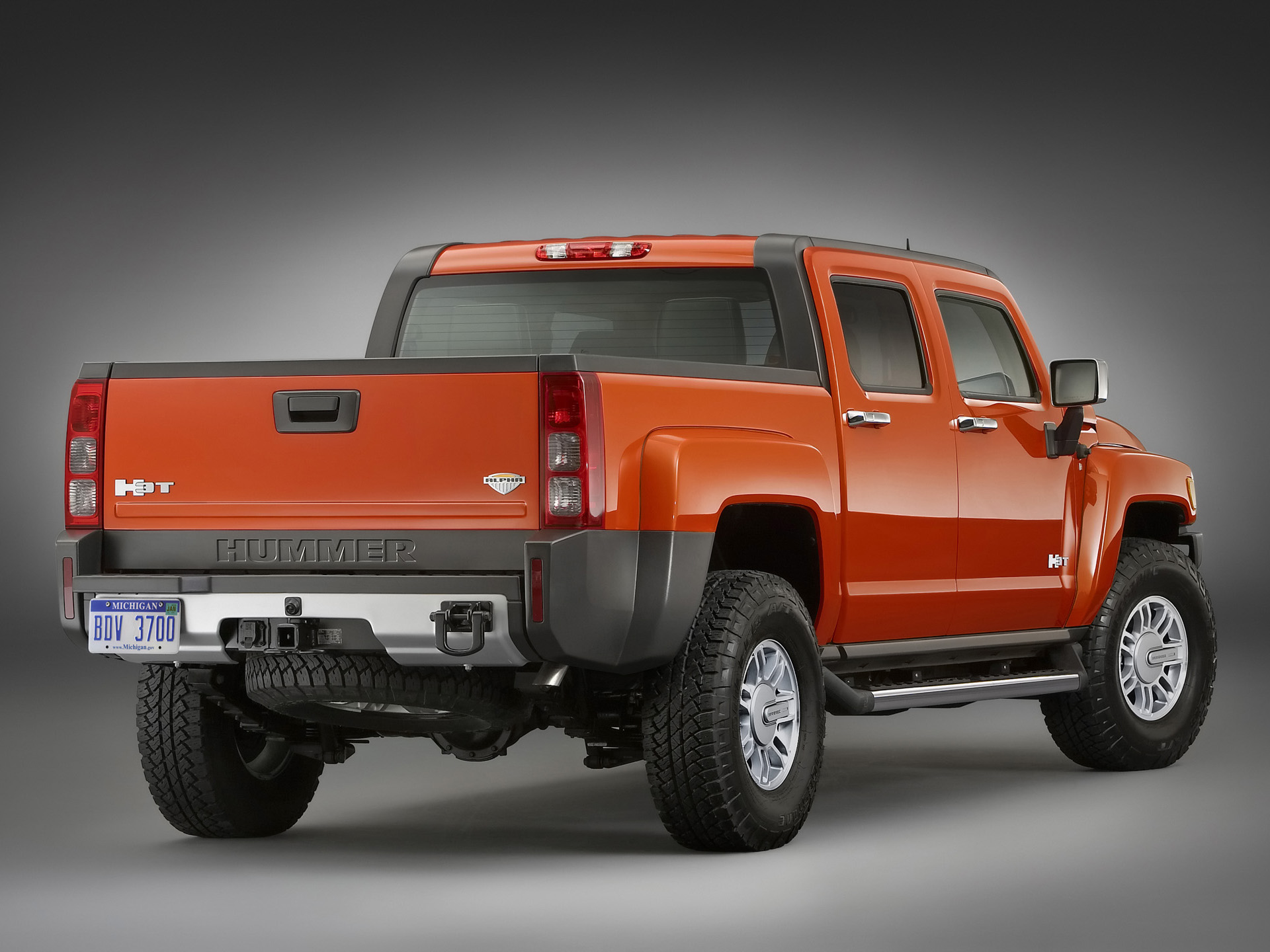 Hummer H3T Alpha photo #16