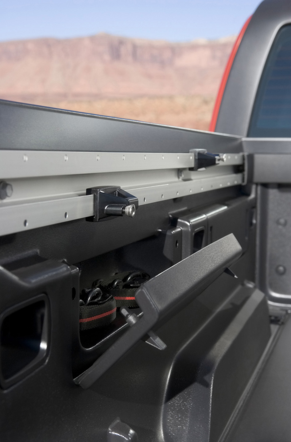 Hummer H3T Alpha photo #18