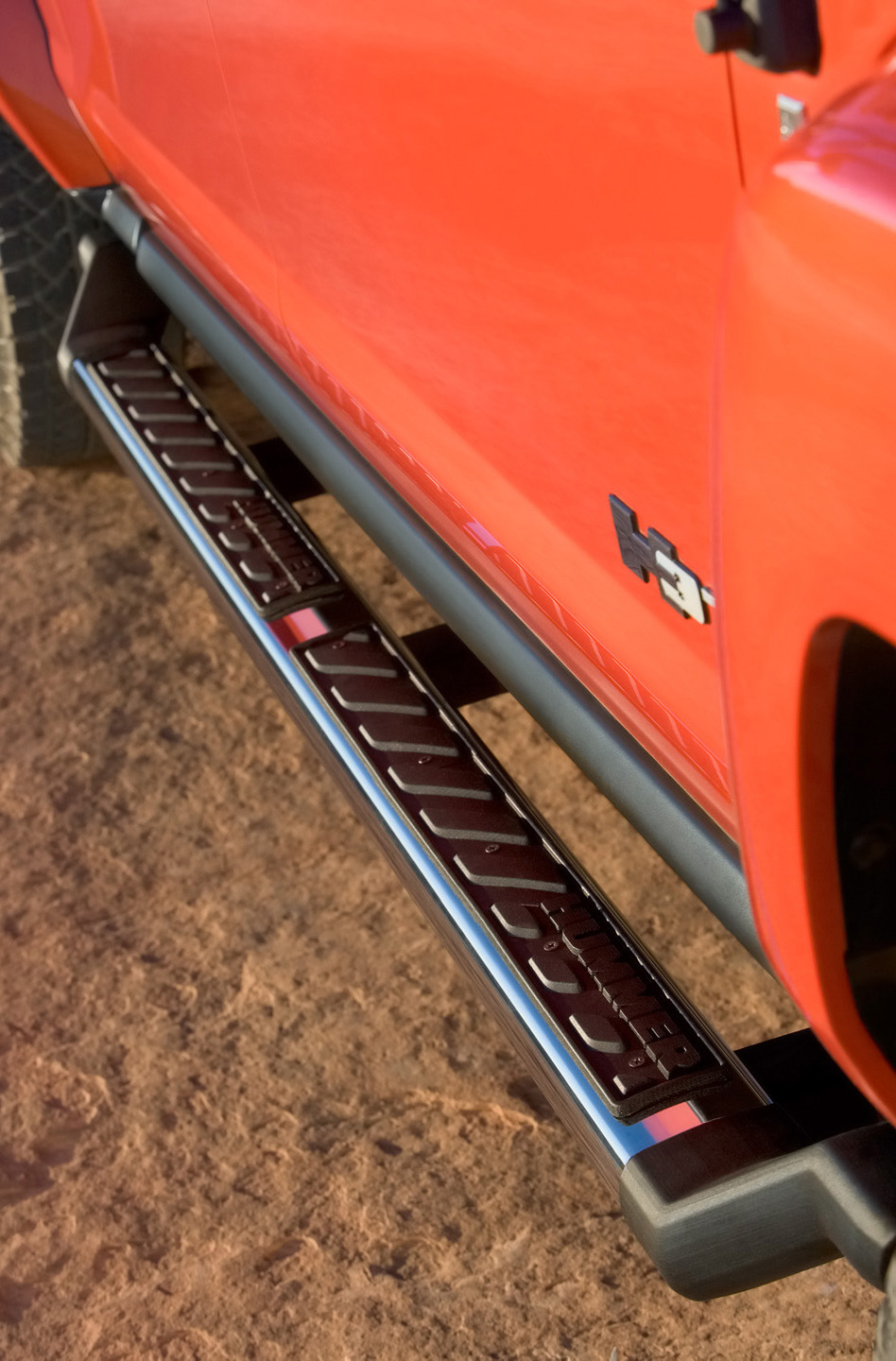 Hummer H3T Alpha photo #26