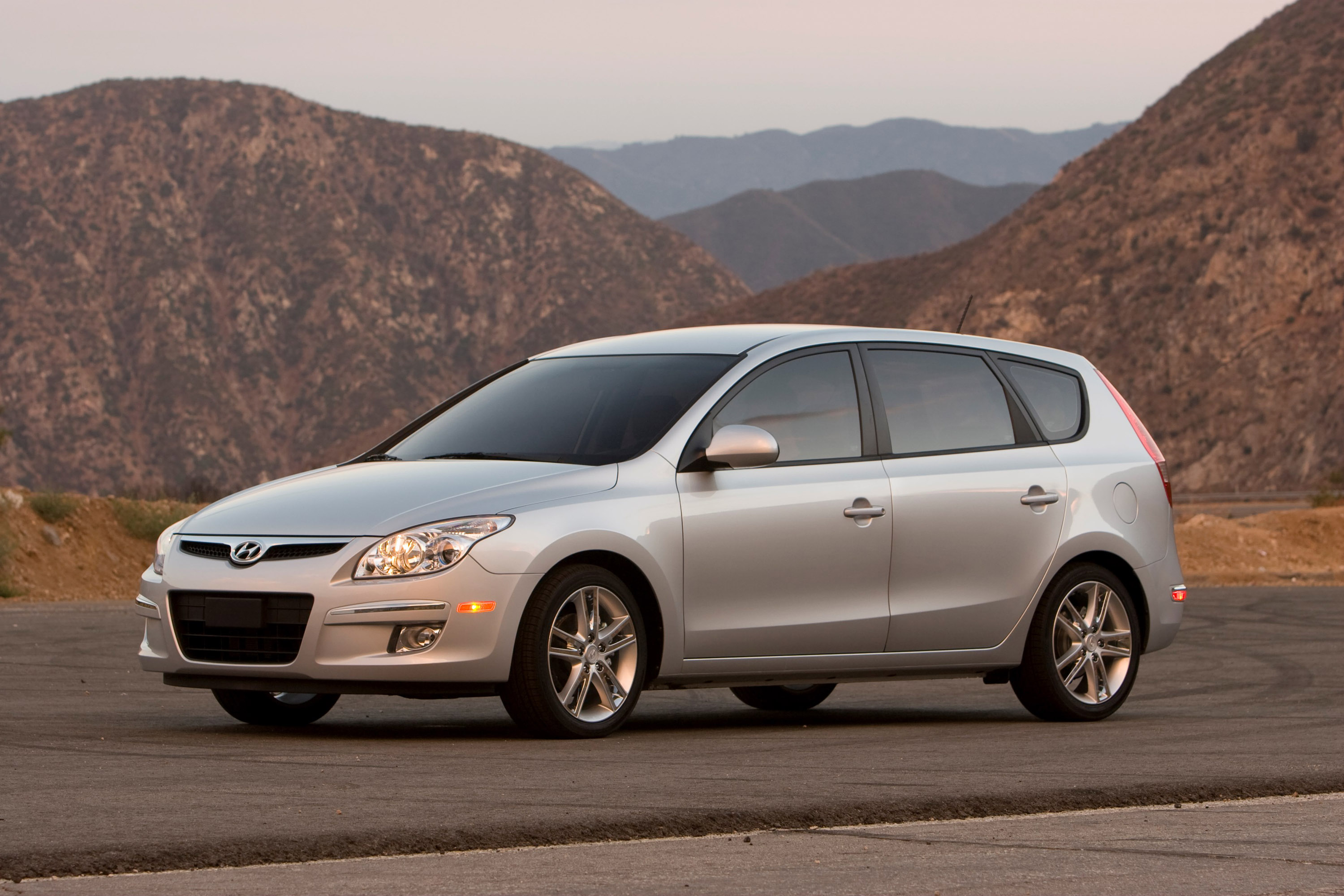 Hyundai Elantra Touring photo #21