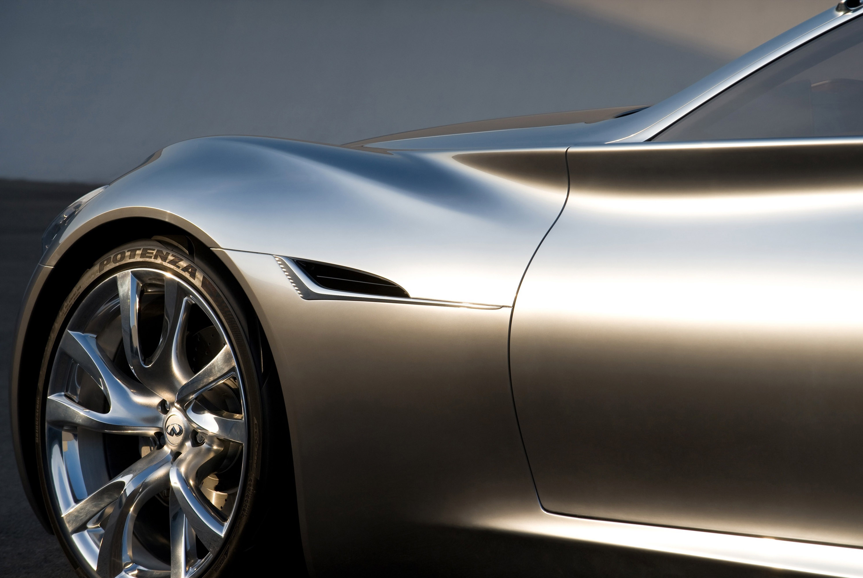 Infiniti Essence Concept photo #17