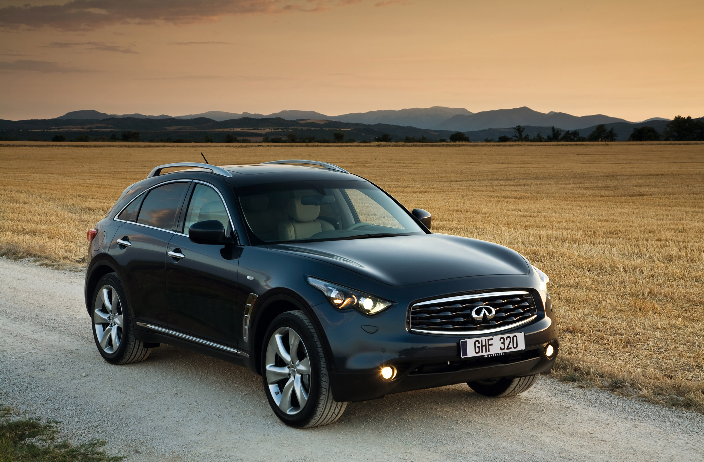 Infiniti FX37 photo #2