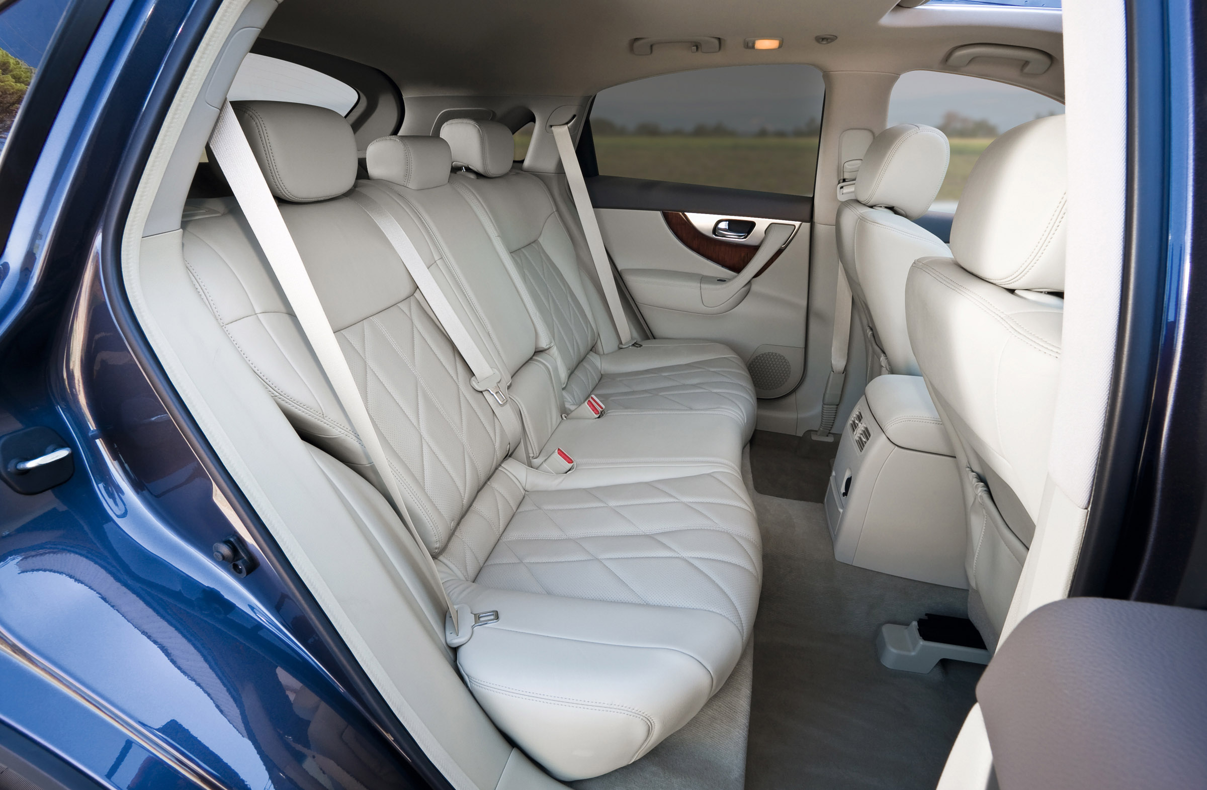 Infiniti FX37 photo #18