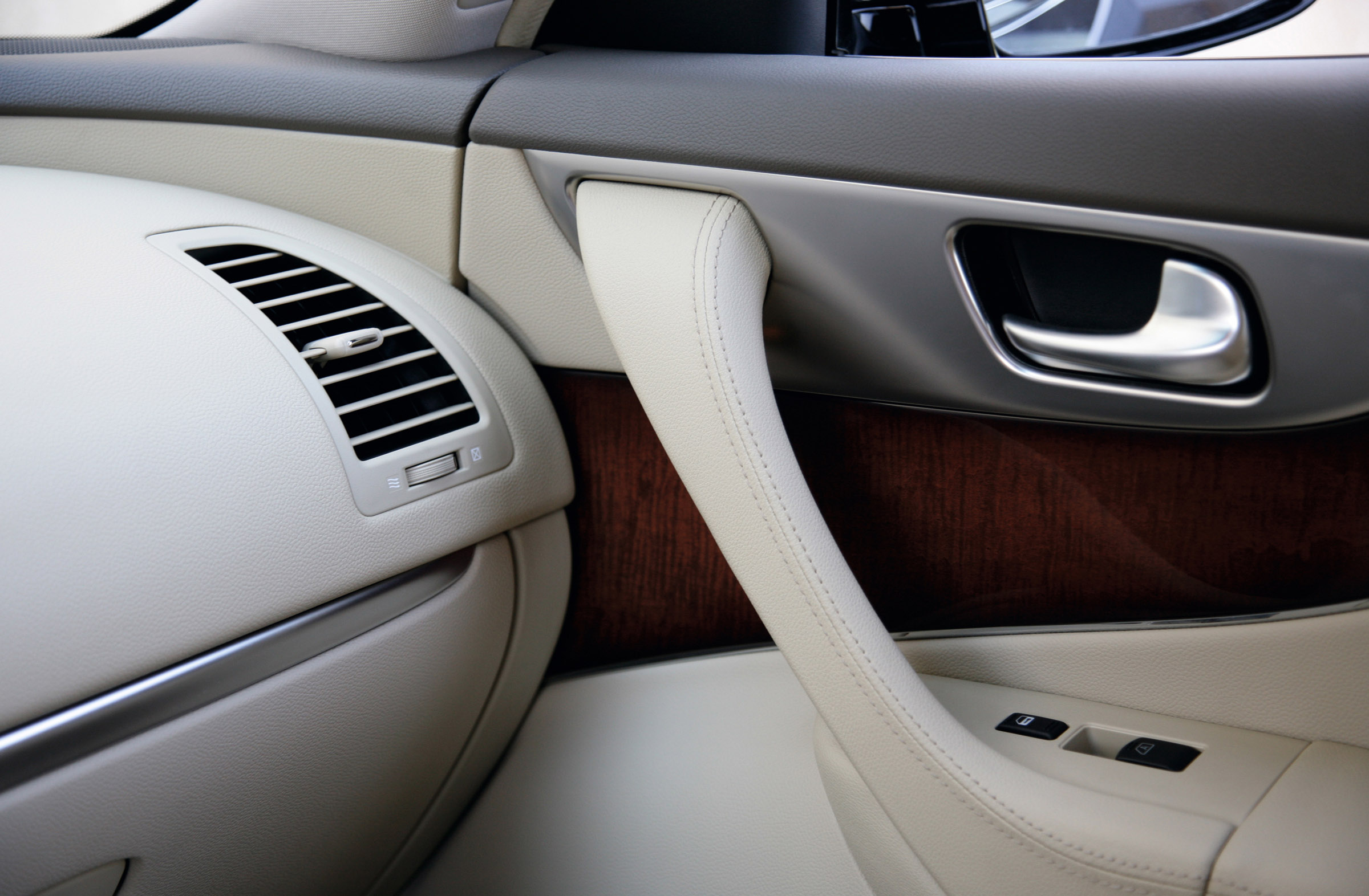 Infiniti FX37 photo #21