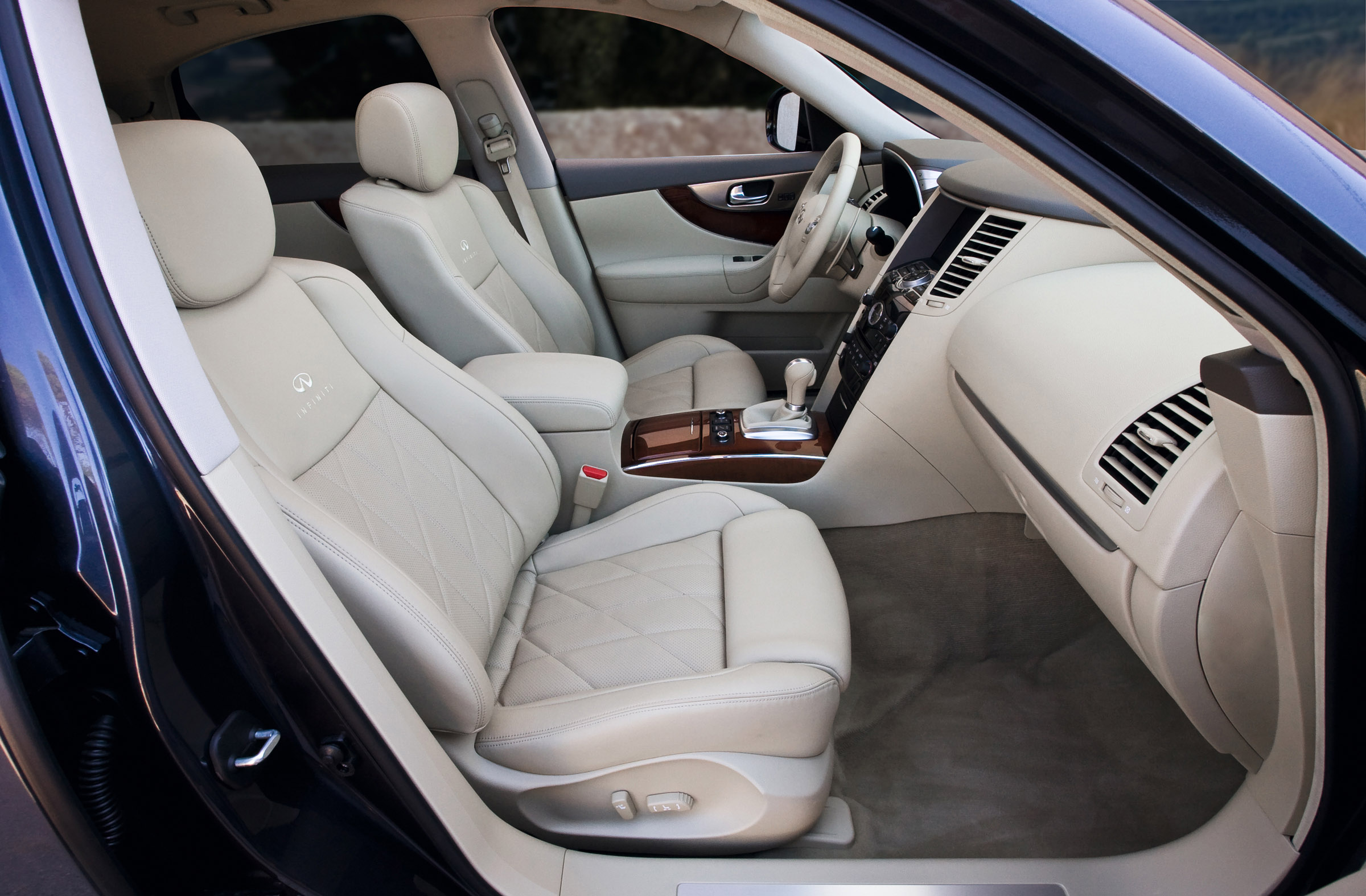 Infiniti FX37 photo #22