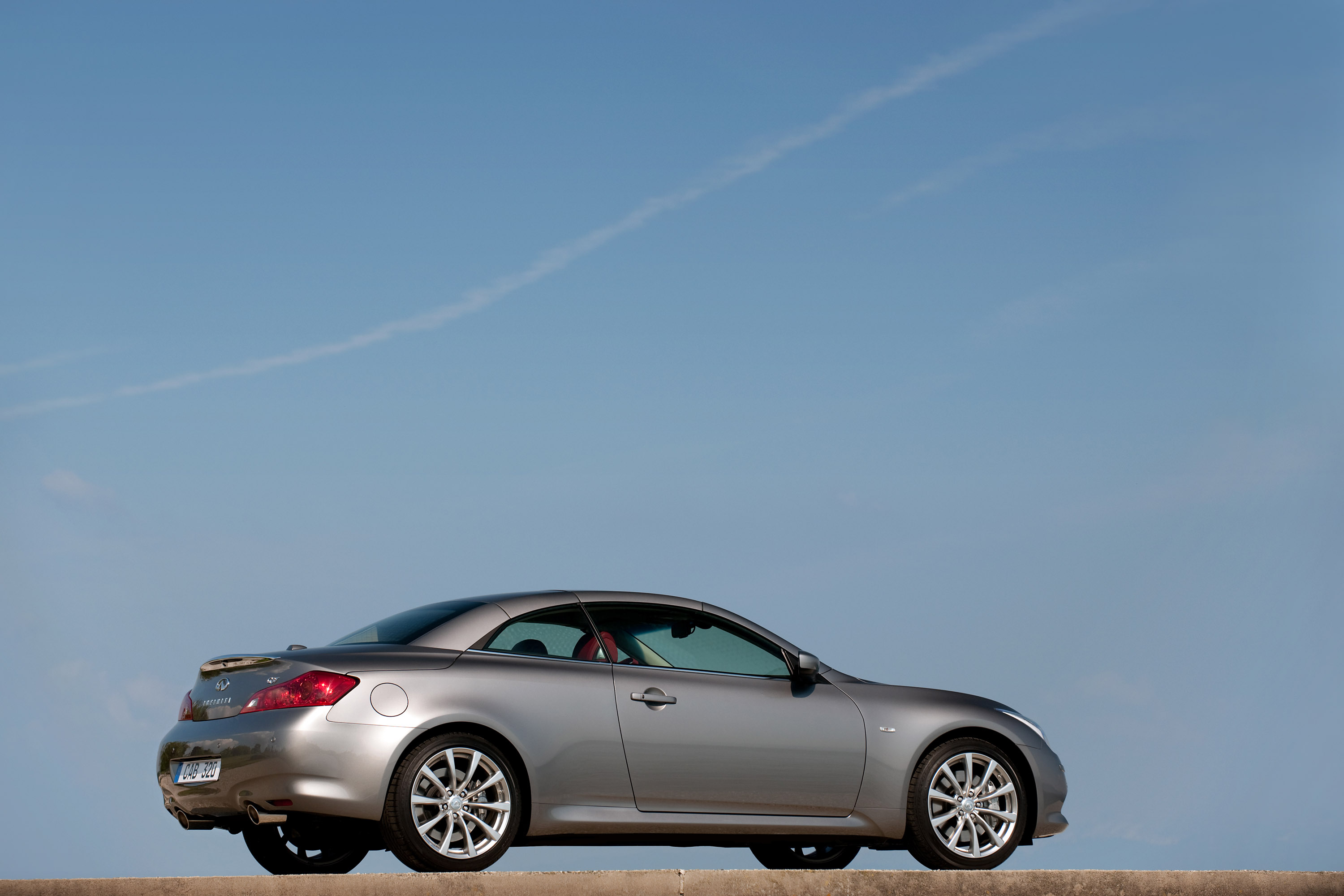 Infiniti G37 Convertible photo #19