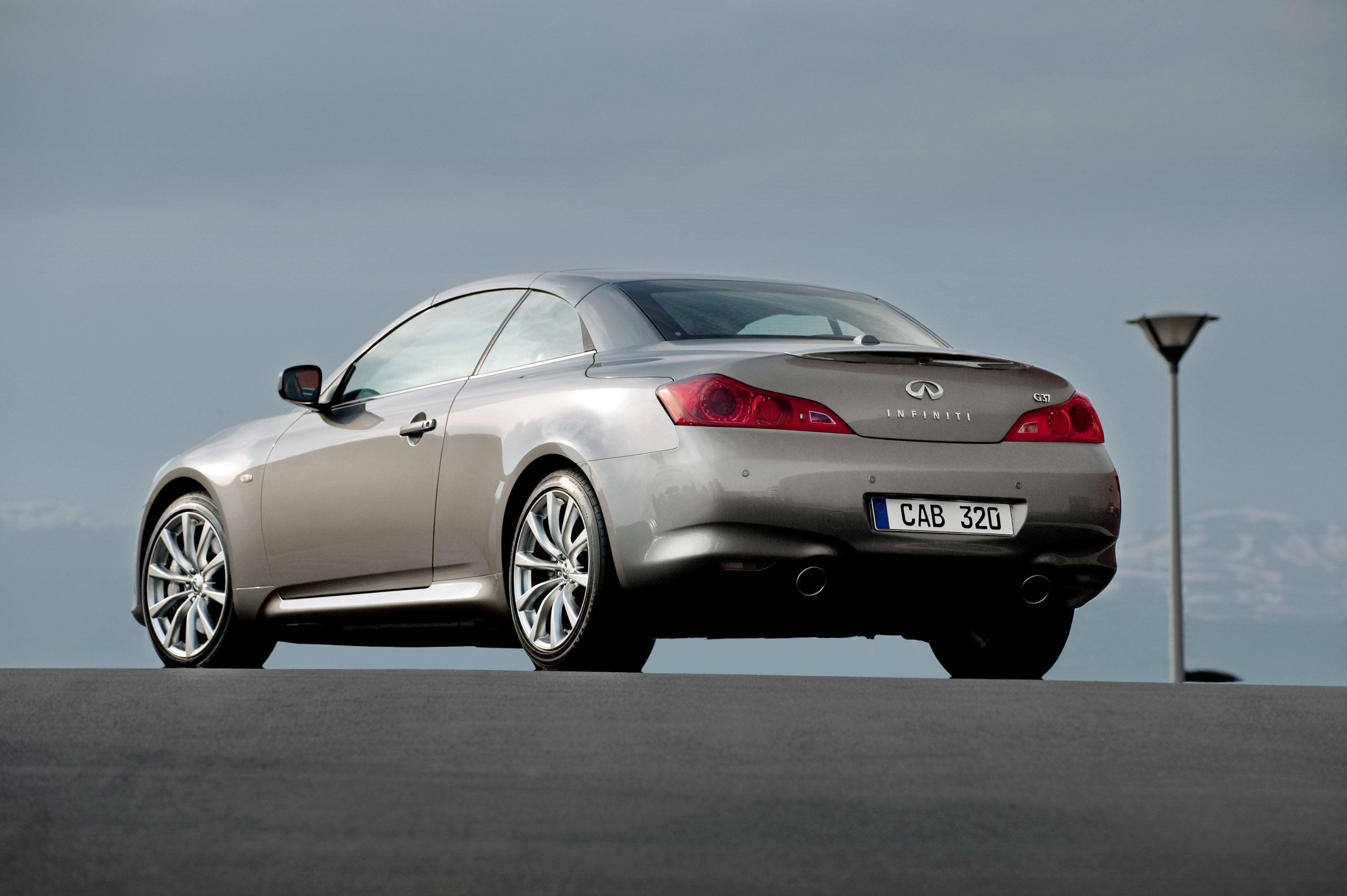 Infiniti G37 Convertible photo #20