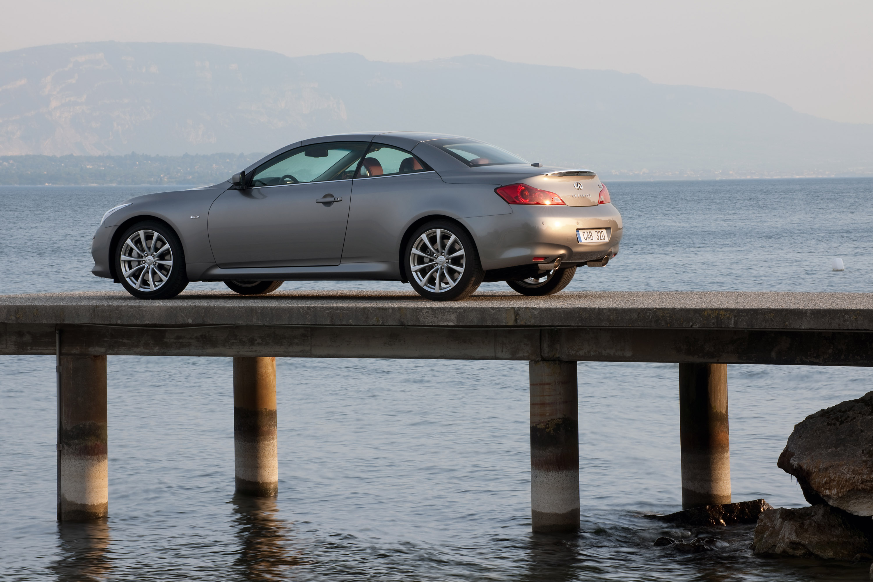 Infiniti G37 Convertible photo #21