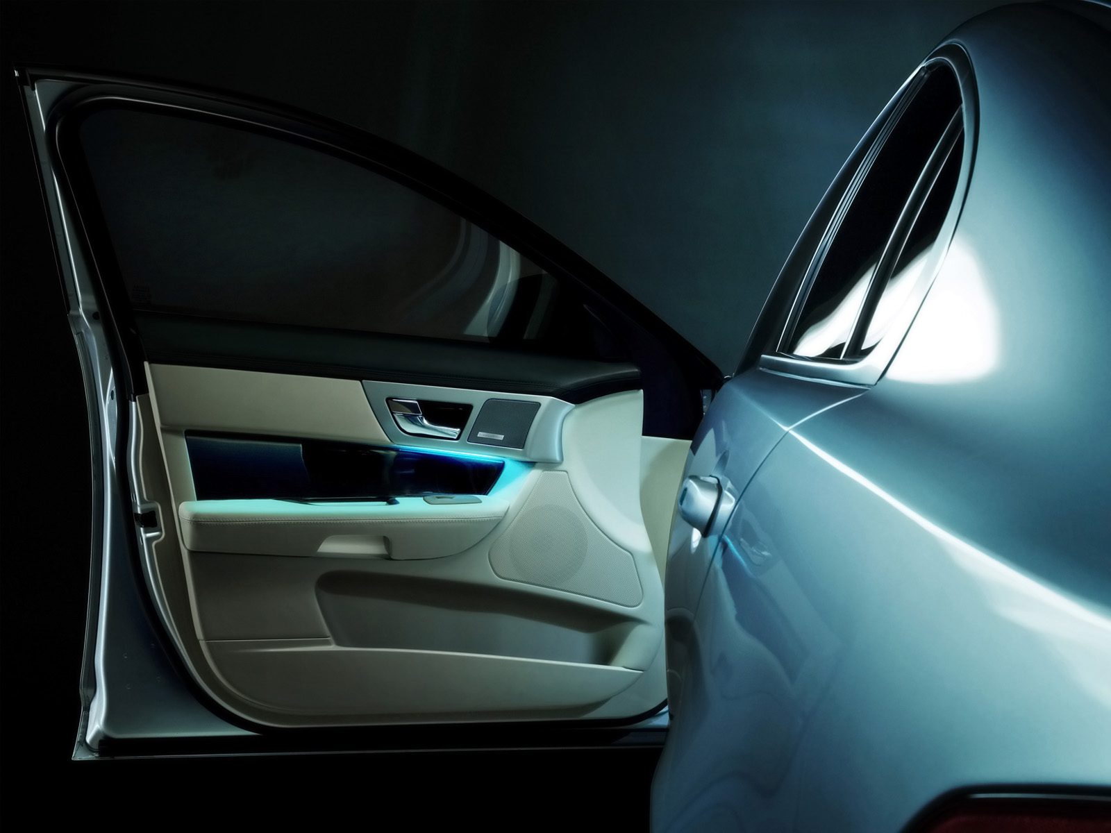 Jaguar XF photo #30