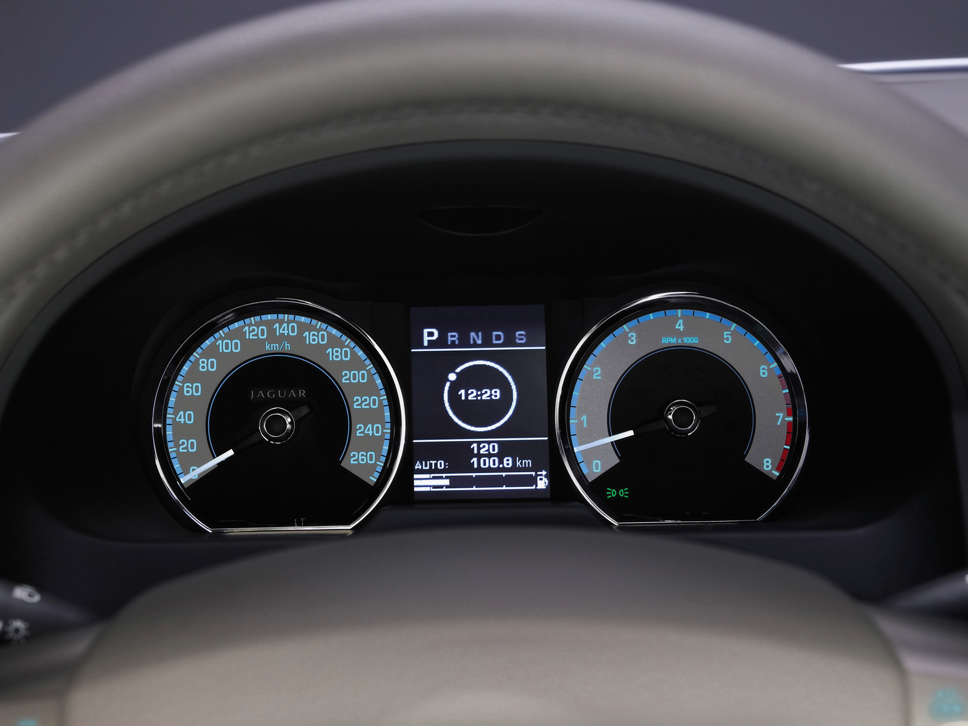 Jaguar XF photo #31