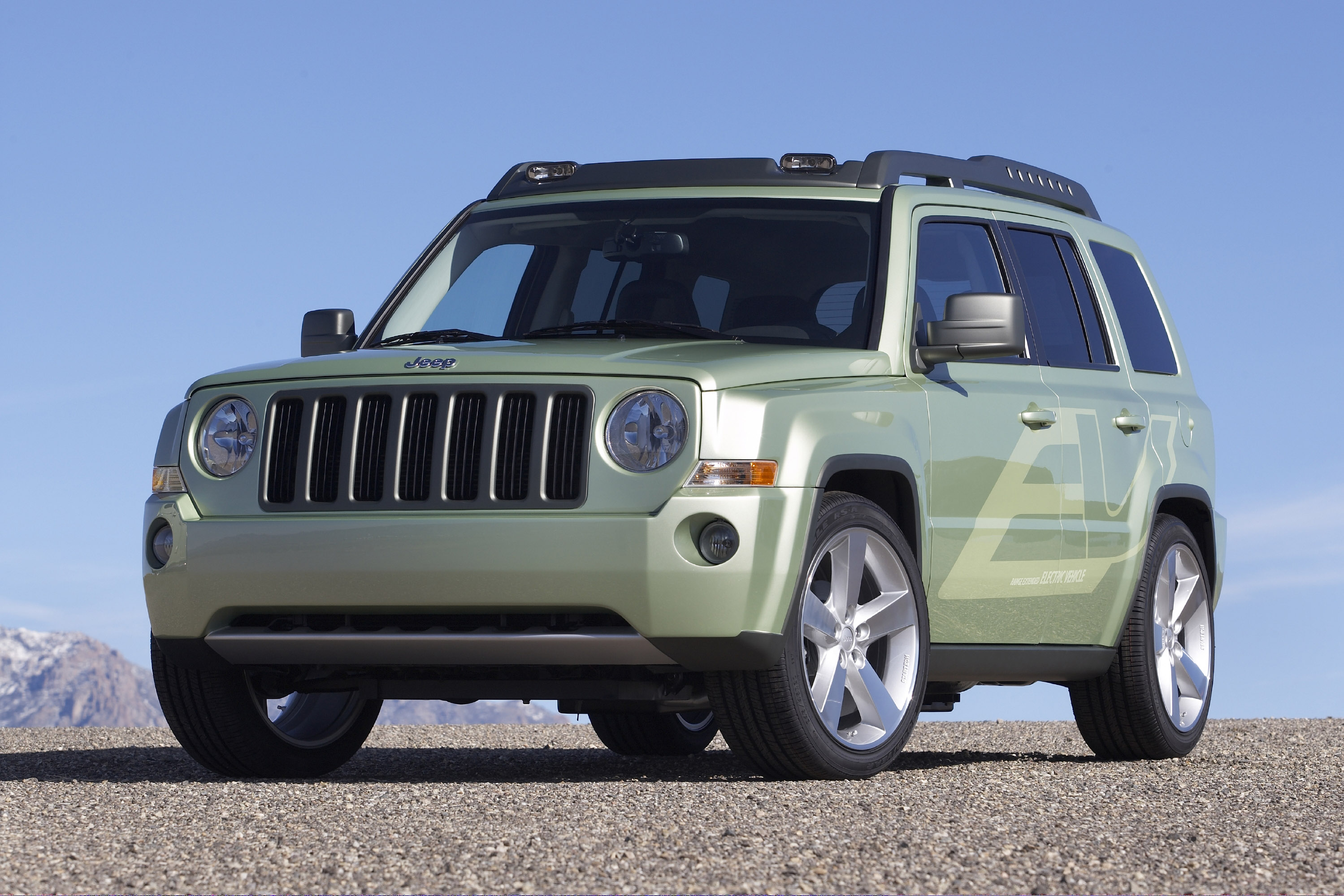 Jeep Patriot EV photo #1