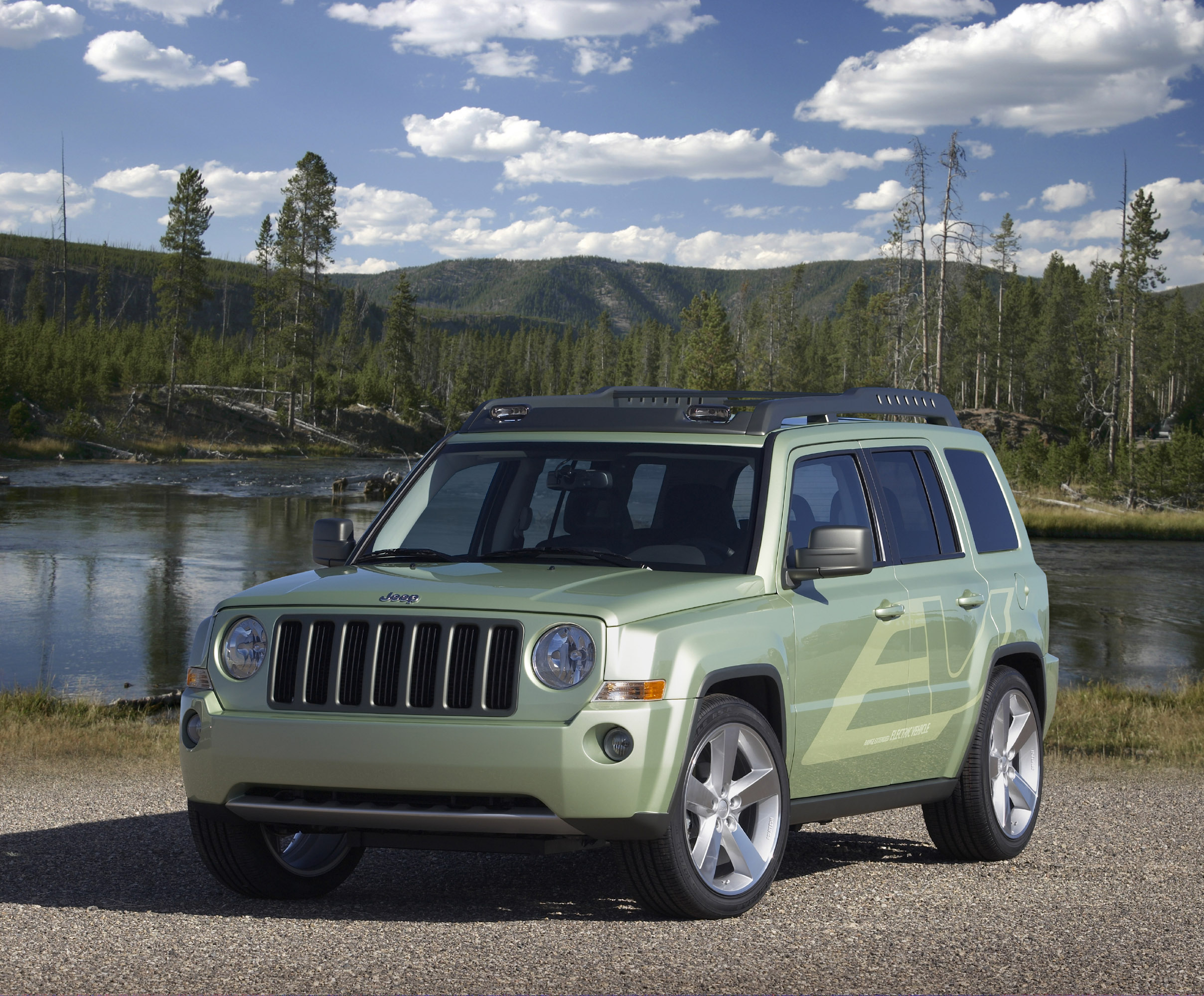 Jeep Patriot EV photo #2