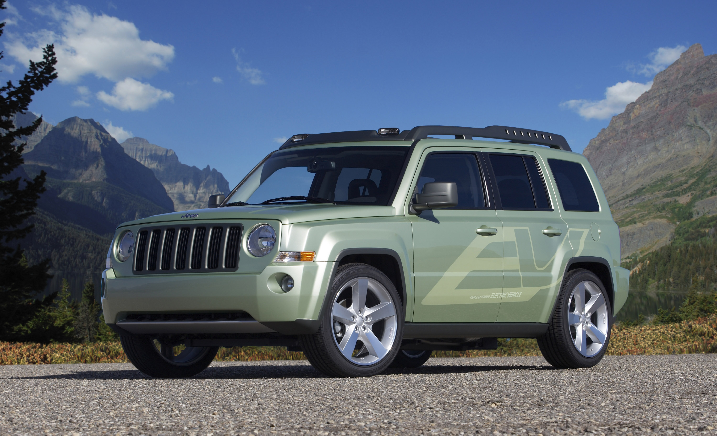 Jeep Patriot EV photo #3