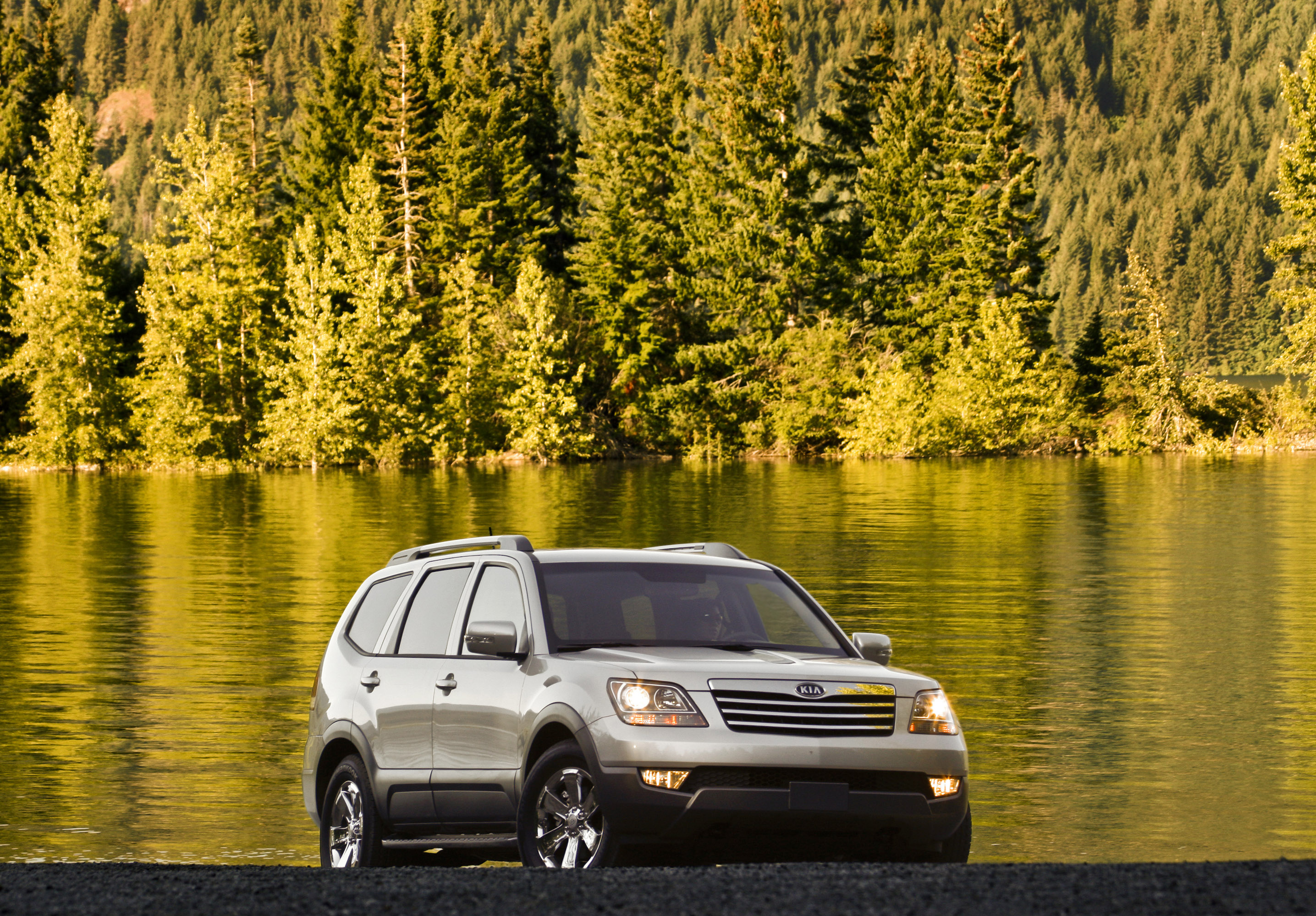 Kia Borrego photo #37