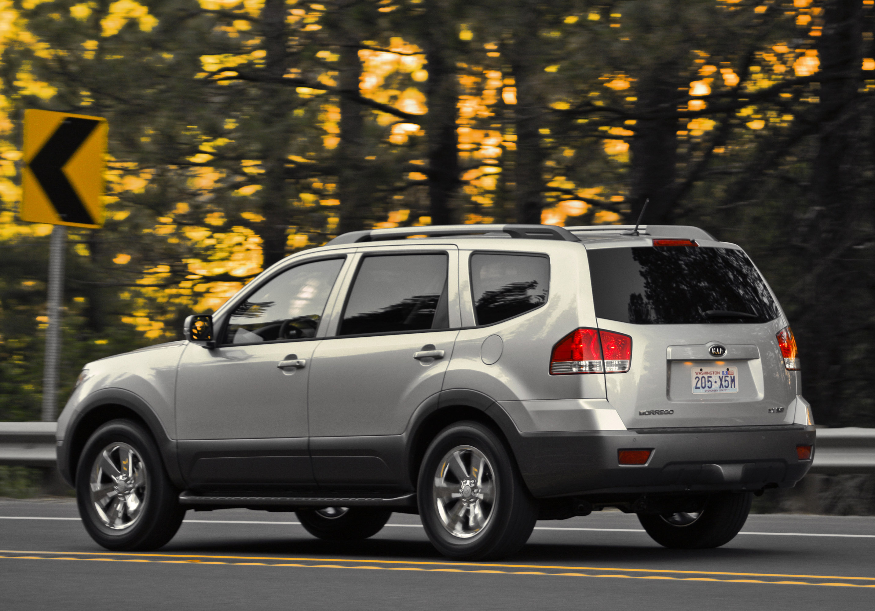 Kia Borrego photo #52