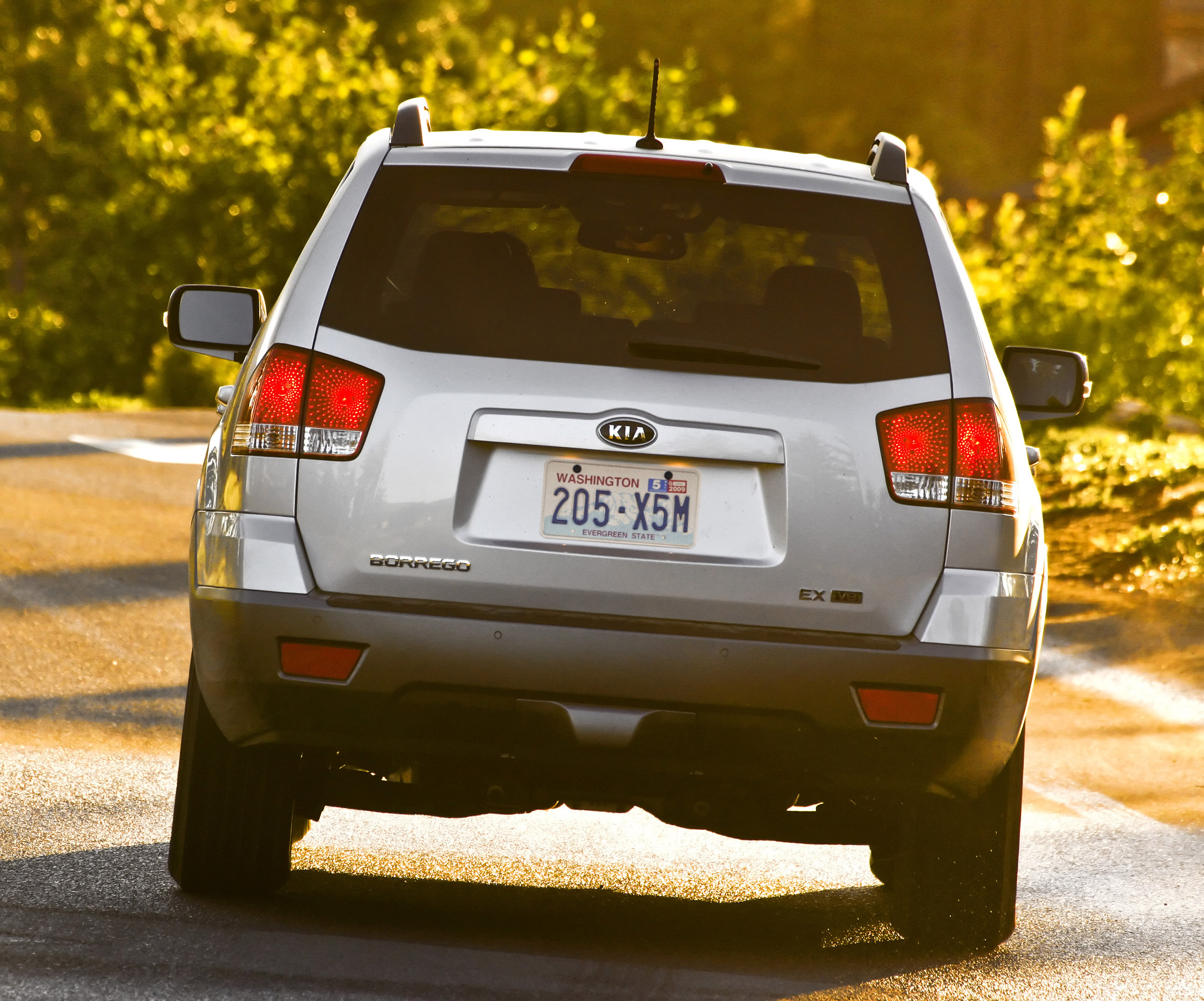 Kia Borrego photo #57