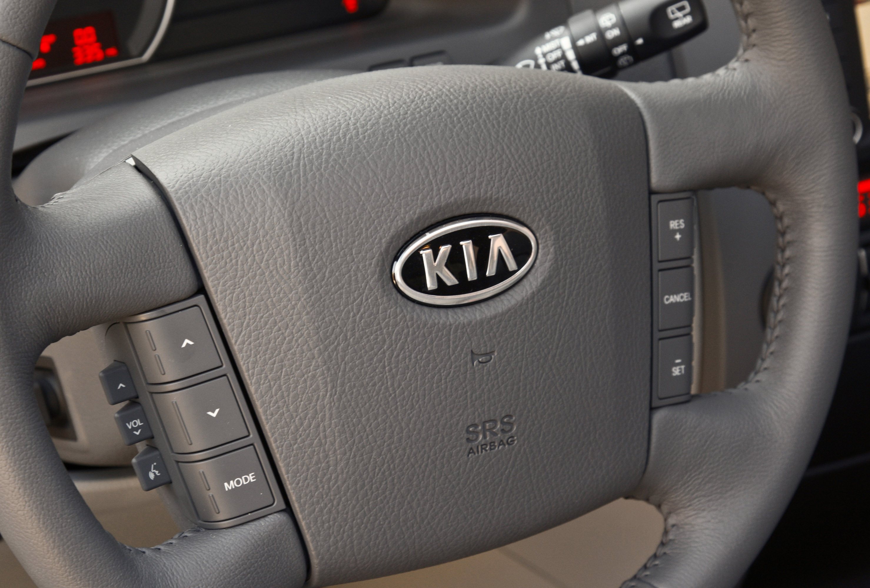 Kia Borrego photo #73