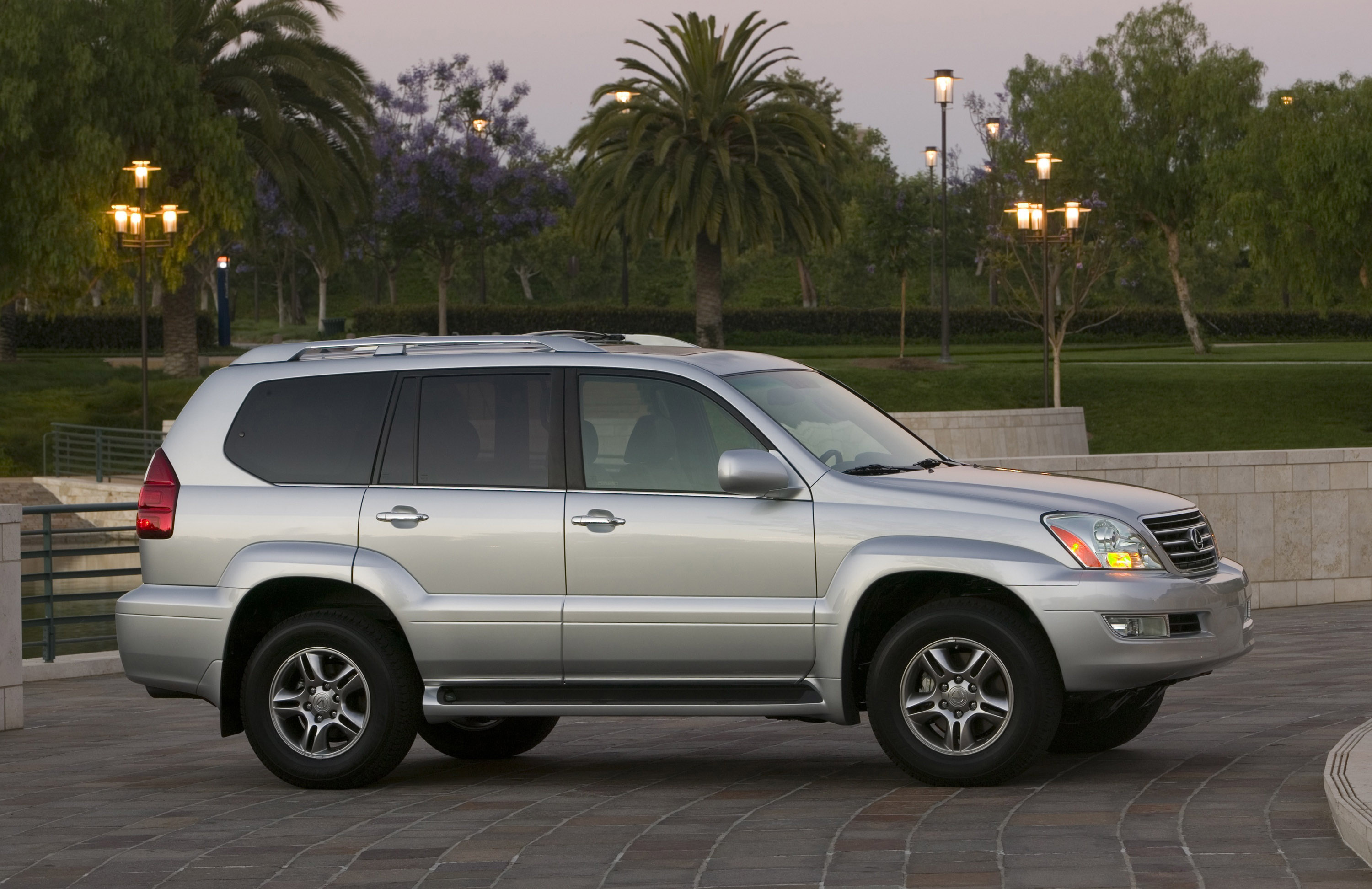 Lexus GX 470 (2009). 