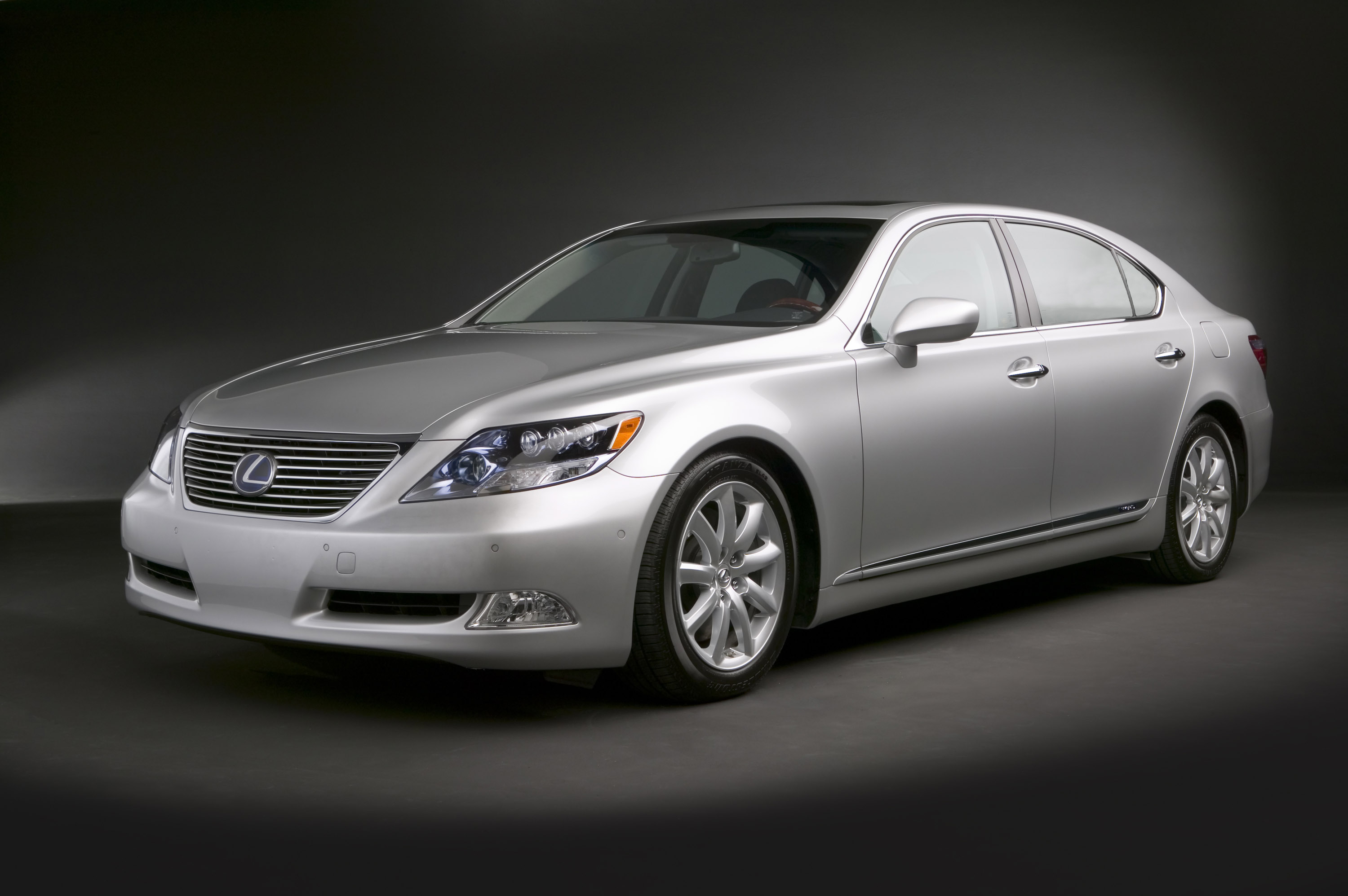 Lexus LS 600h L photo #1