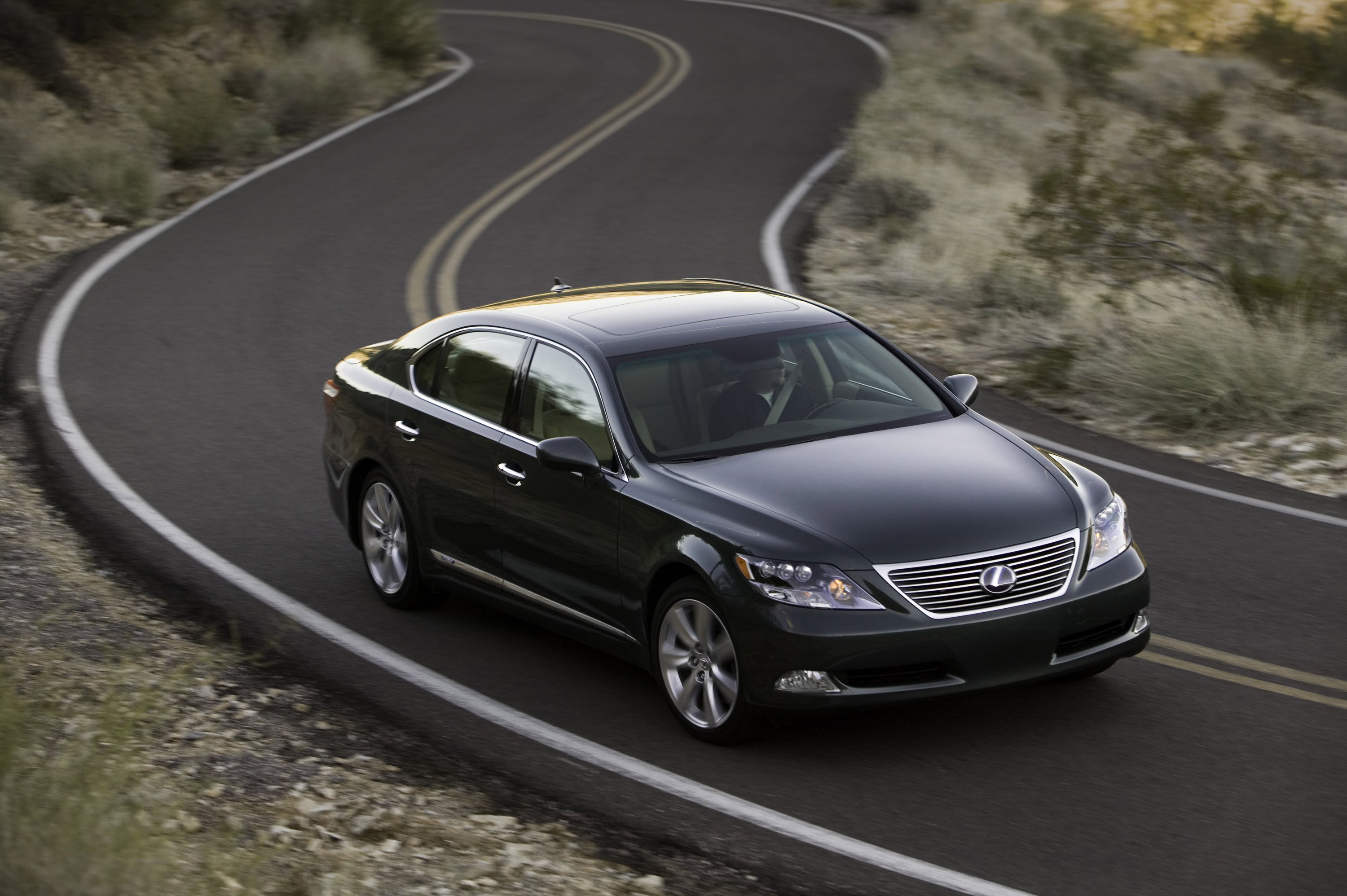 Lexus LS 600h L photo #19