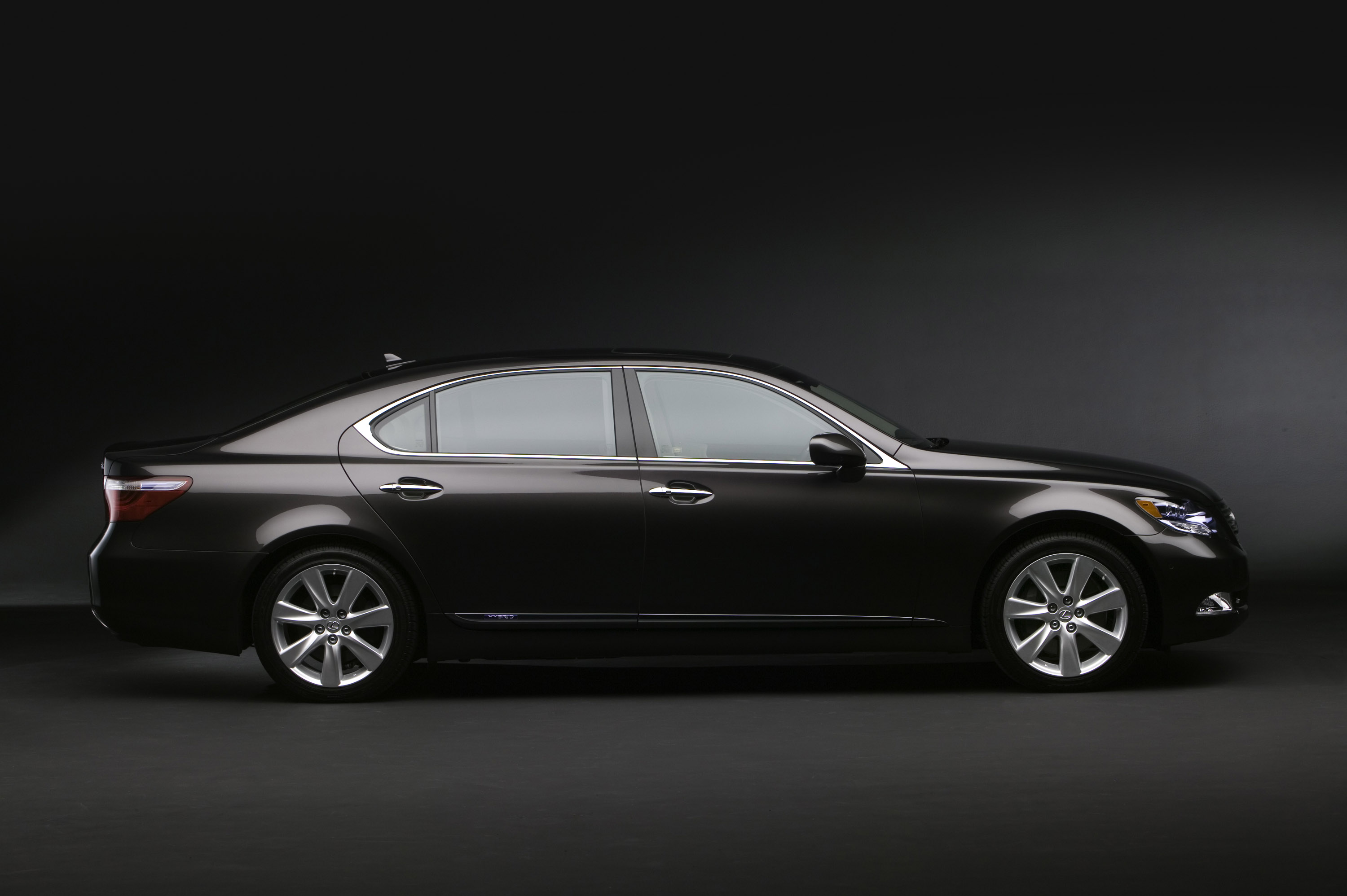 Lexus LS 600h L photo #22