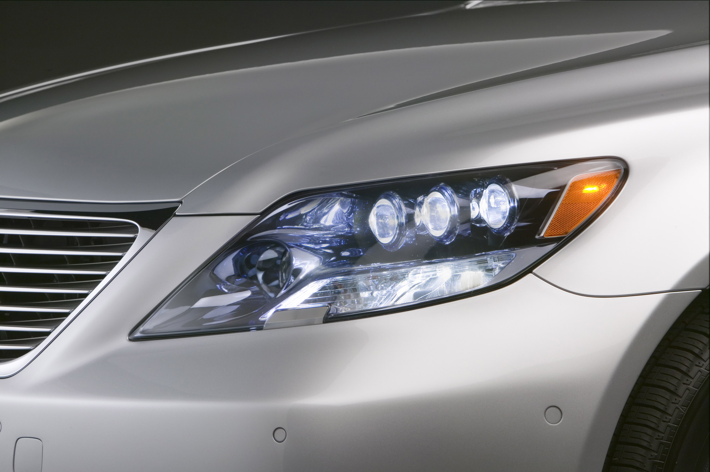 Lexus LS 600h L photo #33