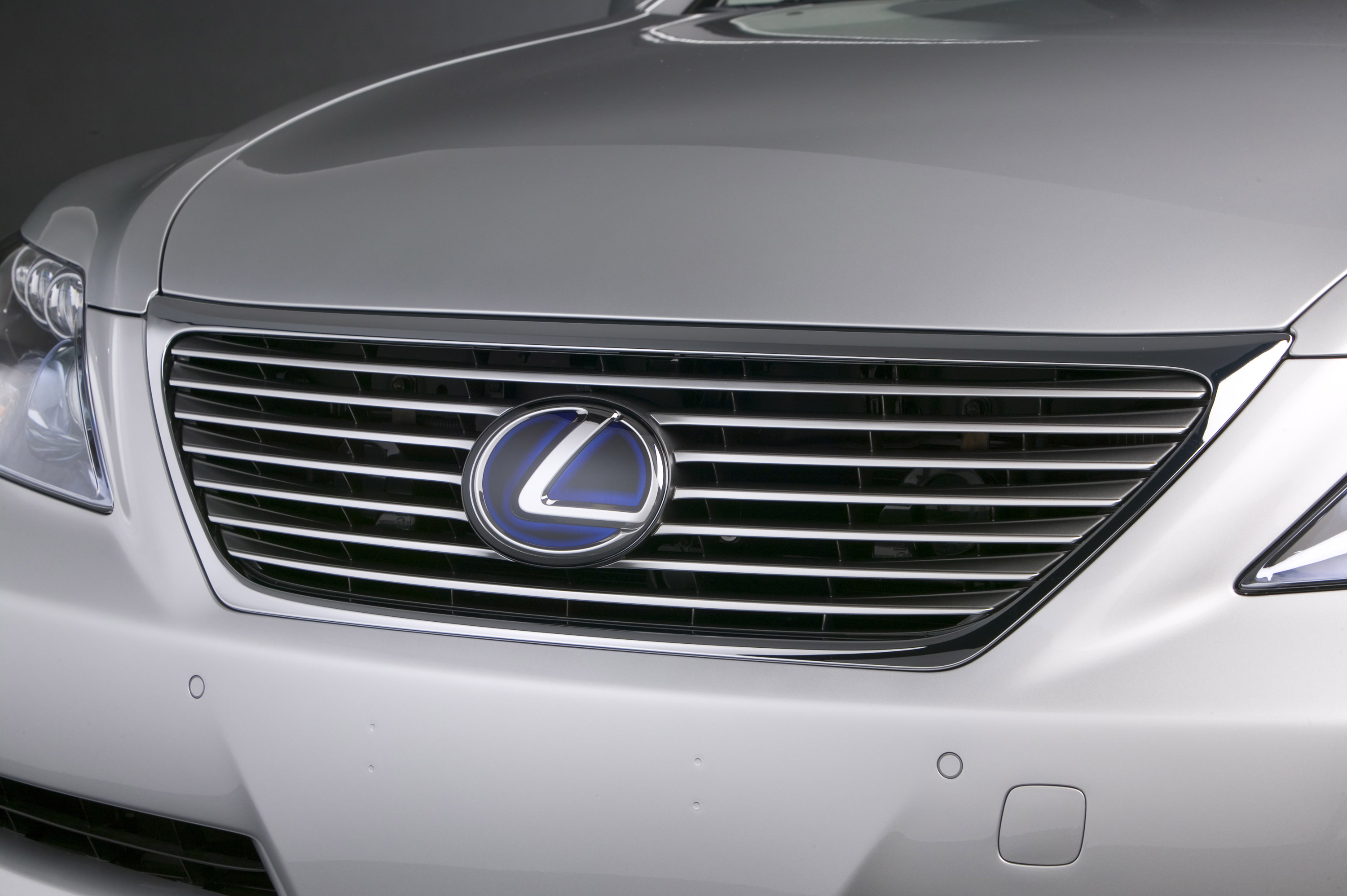 Lexus LS 600h L photo #34