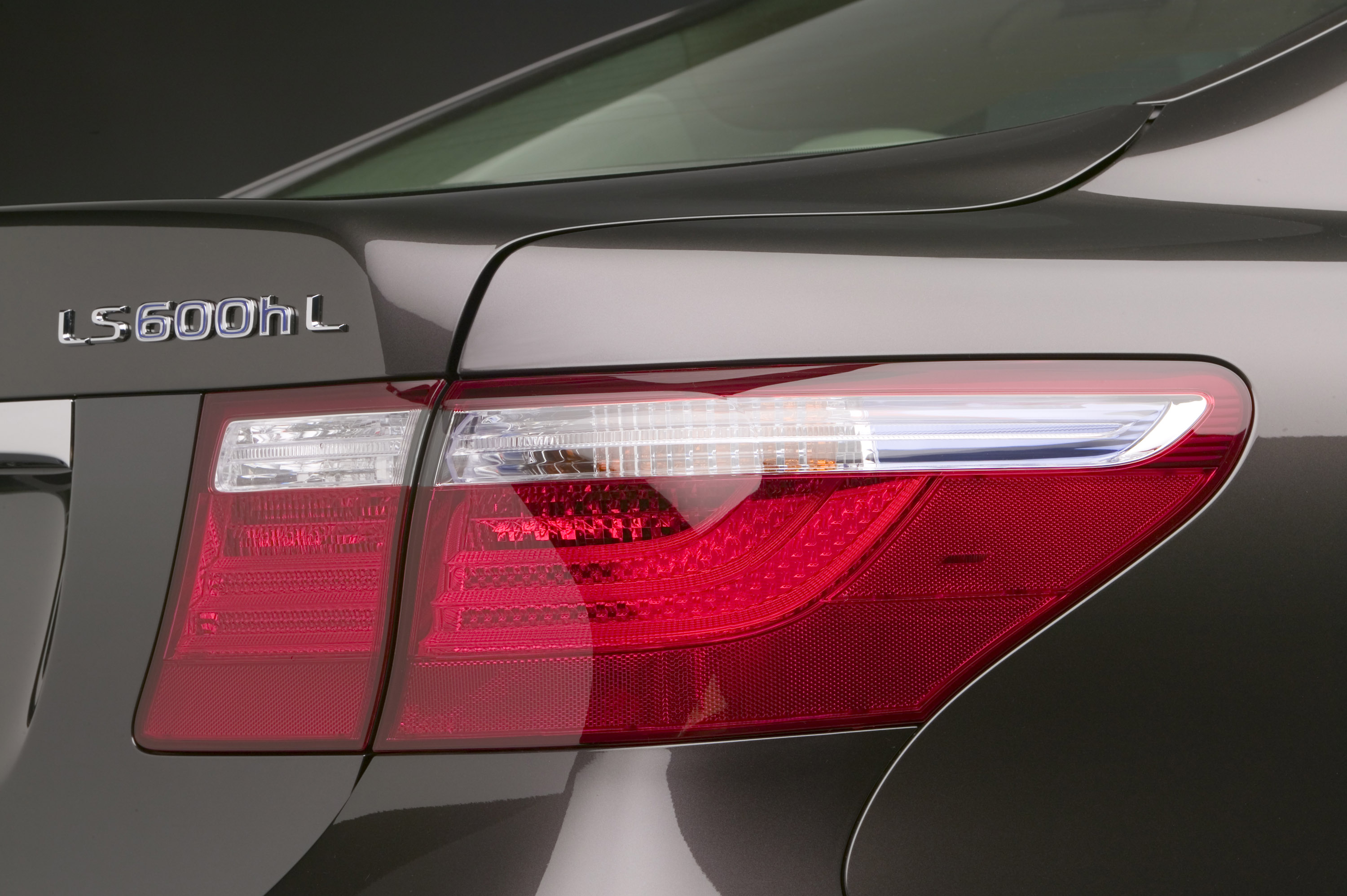 Lexus LS 600h L photo #39