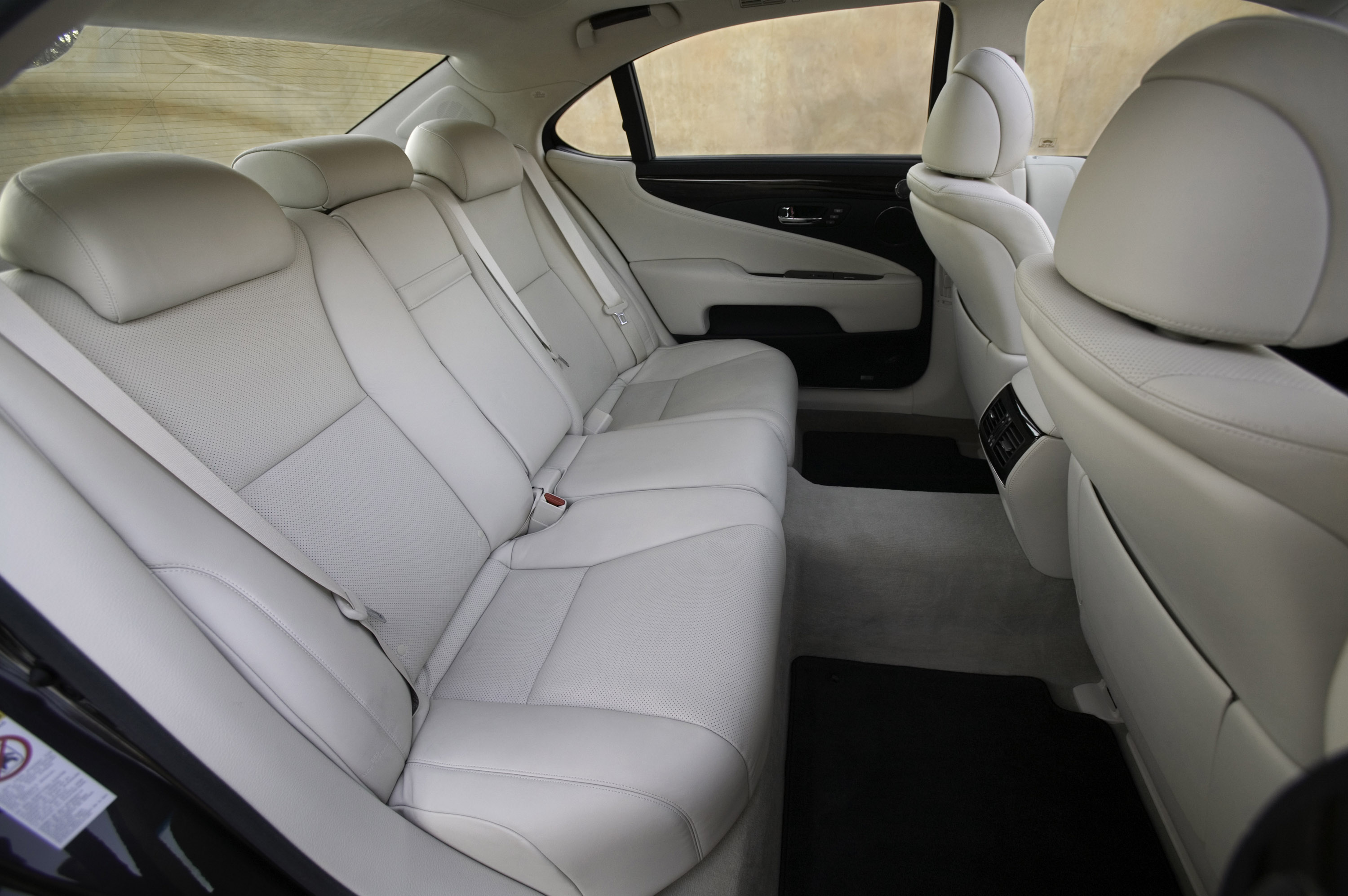 Lexus LS 600h L photo #50