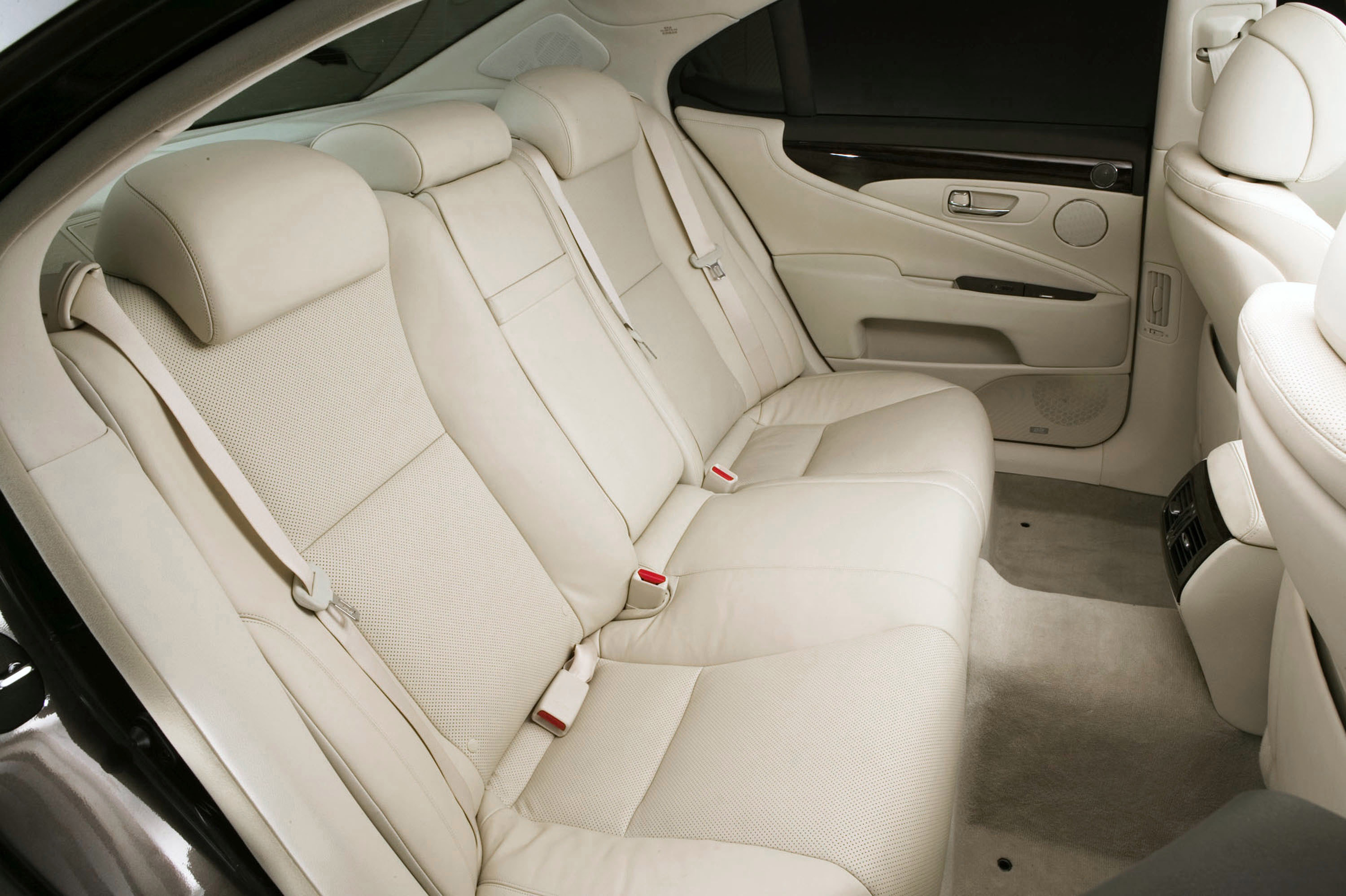 Lexus LS 600h L photo #53