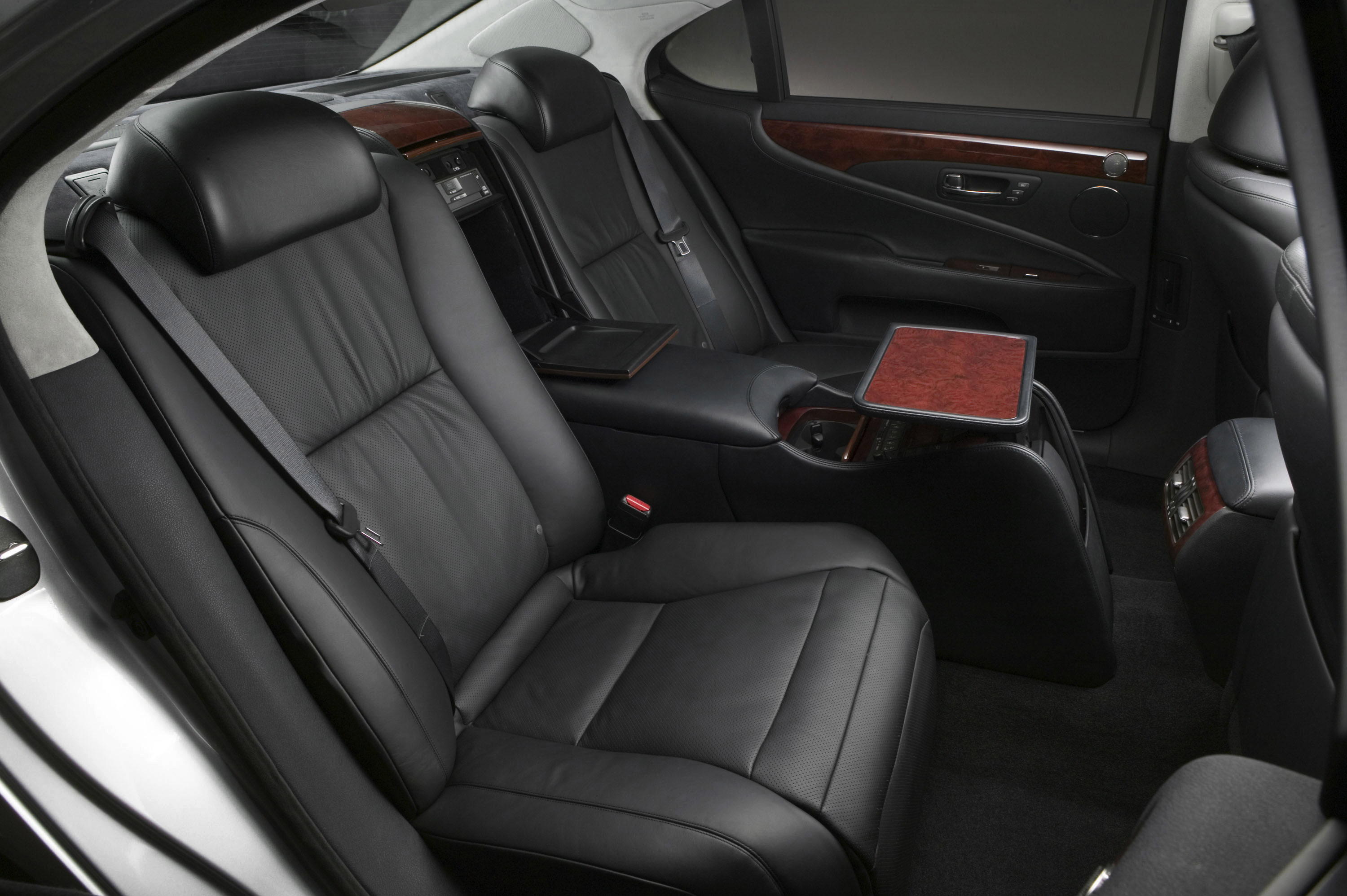 Lexus LS 600h L photo #57