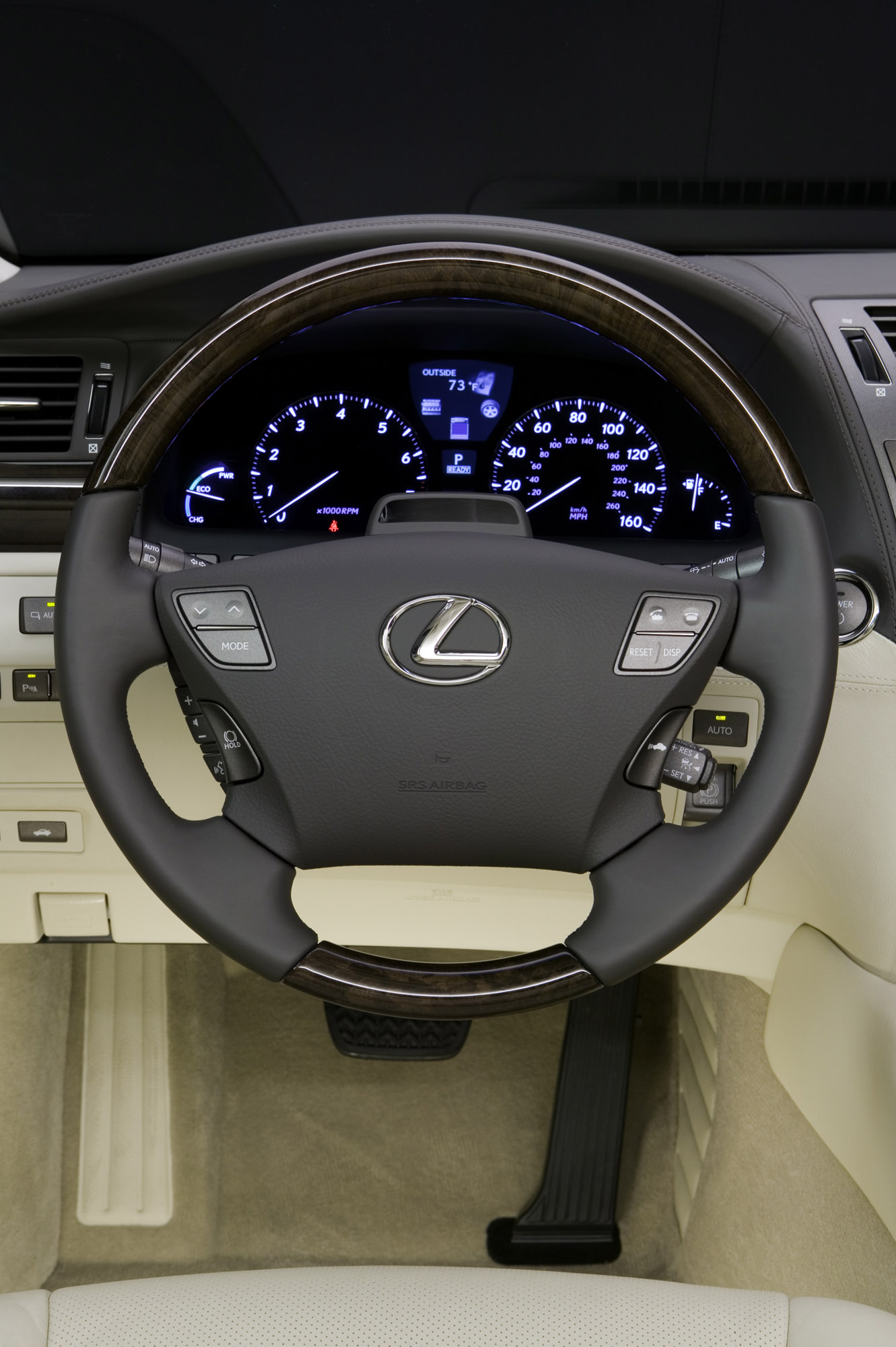 Lexus LS 600h L photo #58
