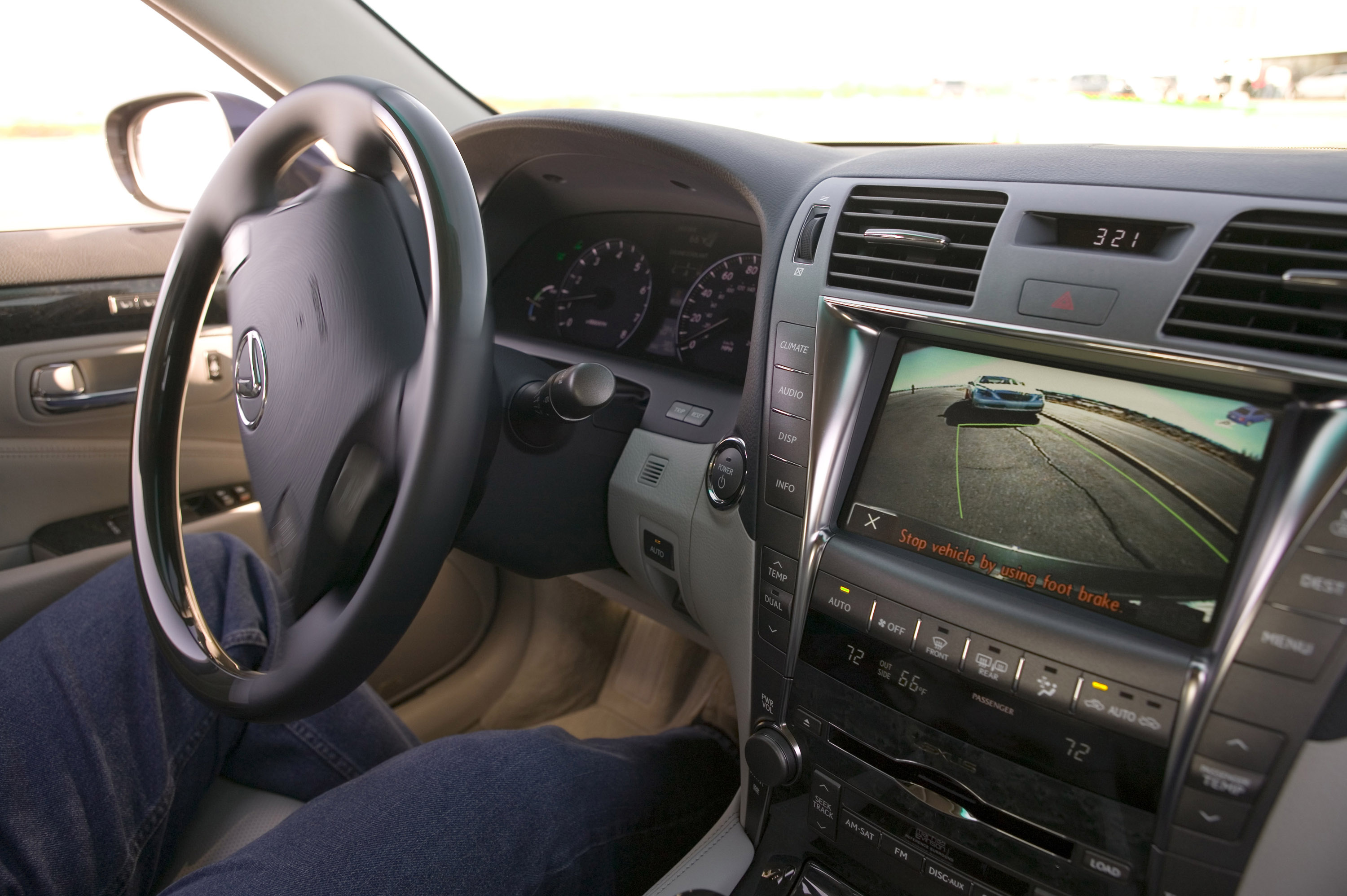 Lexus LS 600h L photo #59