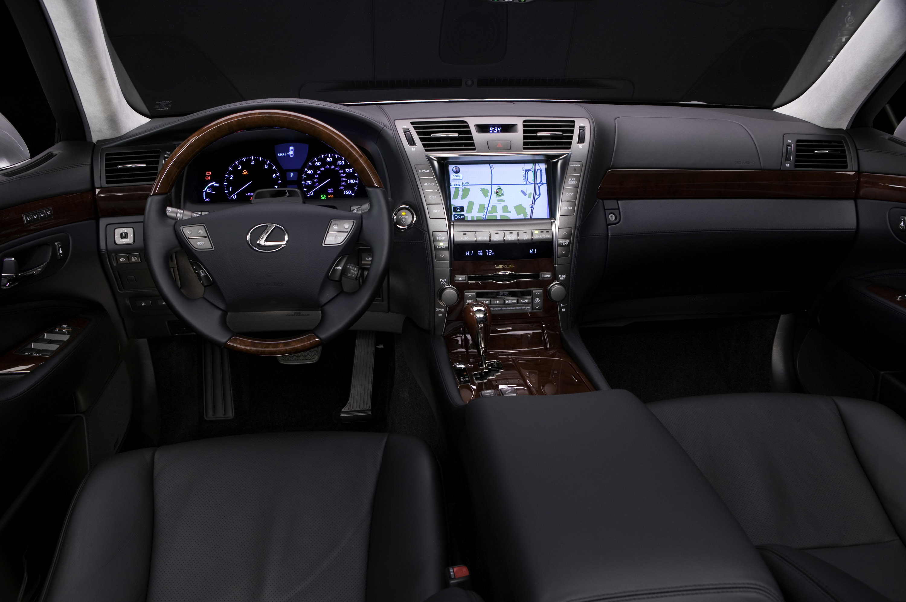 Lexus LS 600h L photo #61